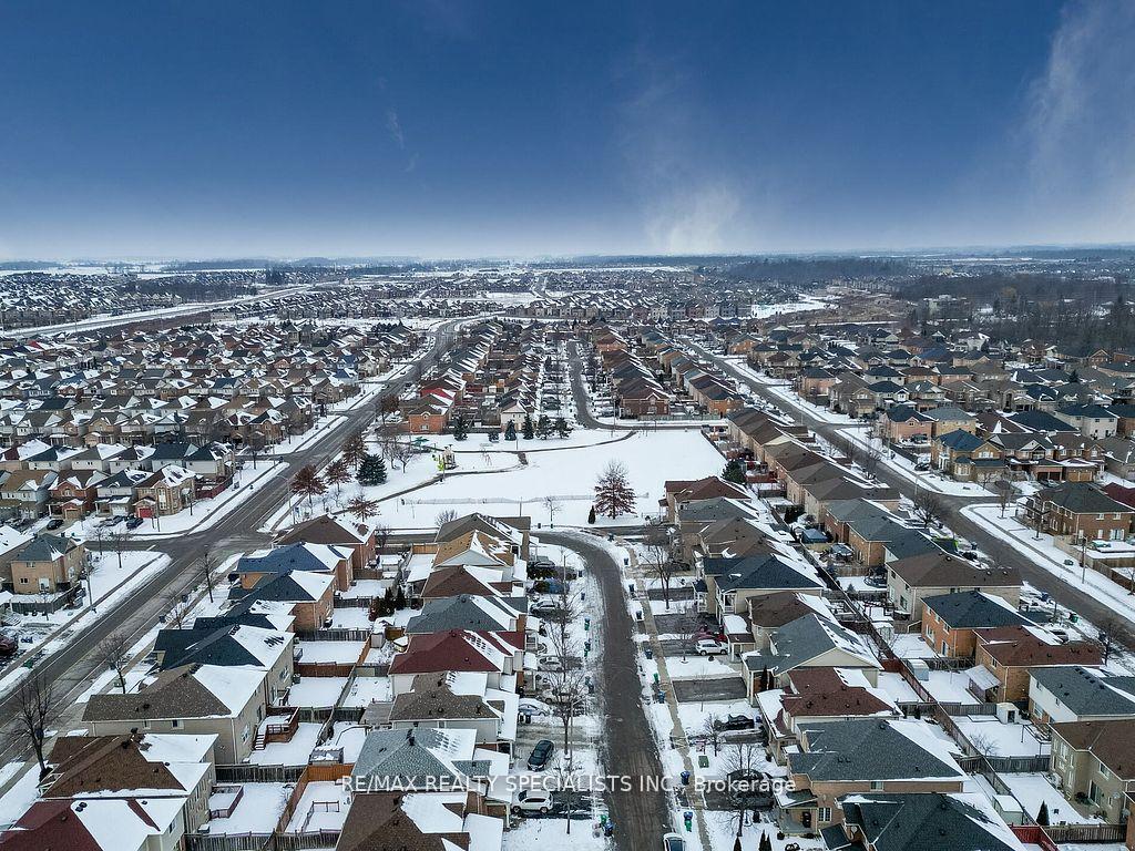 Photo 4 of 17 Edenvalley Road, Brampton, Fletcher's Meadow — HOMEH