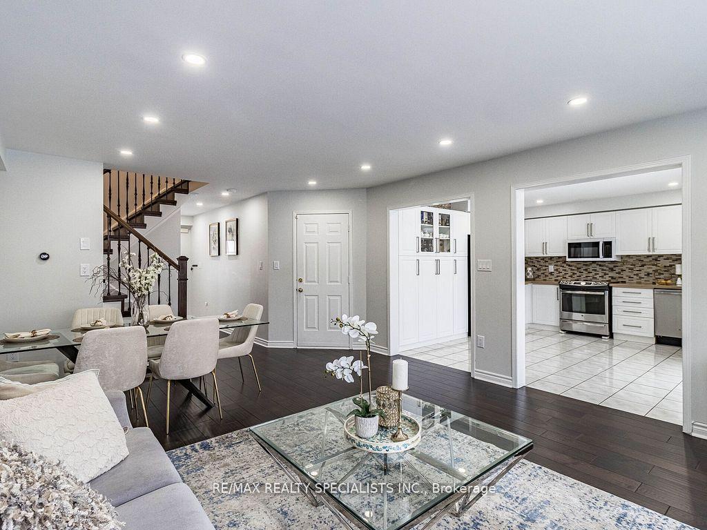 Photo 5 of 17 Edenvalley Road, Brampton, Fletcher's Meadow — HOMEH