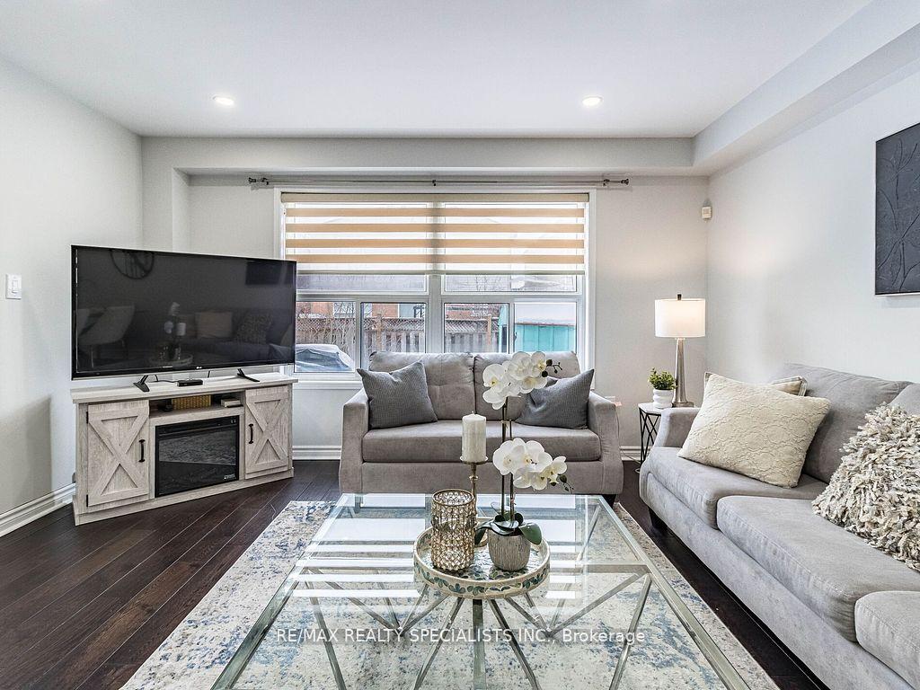 Photo 9 of 17 Edenvalley Road, Brampton, Fletcher's Meadow — HOMEH