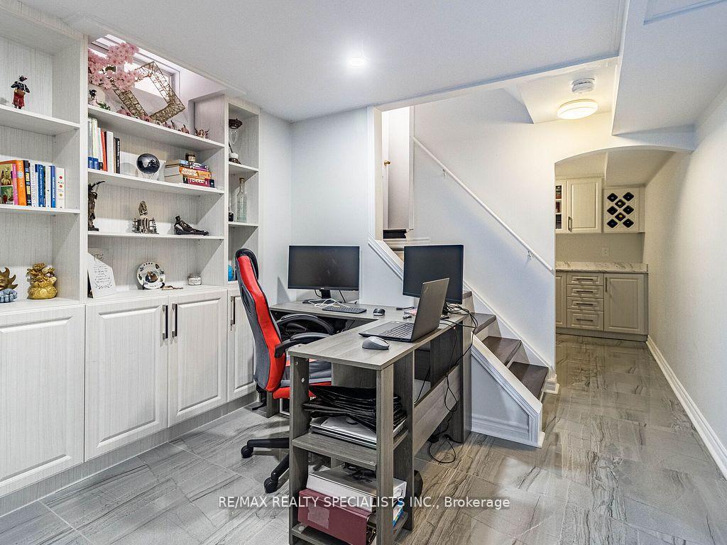 Photo 36 of 17 Edenvalley Road, Brampton, Fletcher's Meadow — HOMEH