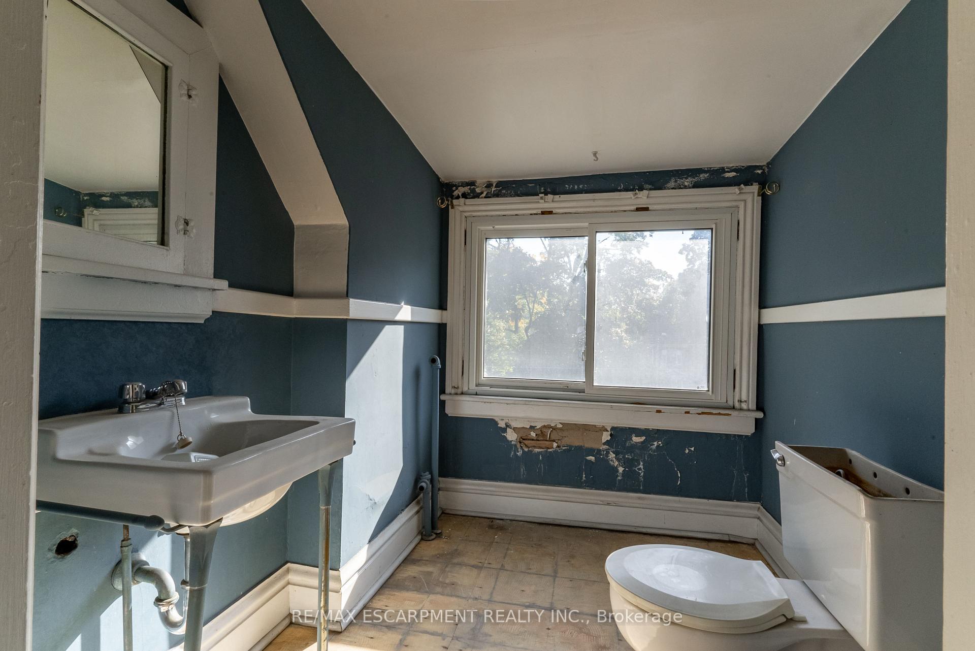 Photo 4 of 170 St. Clair Boulevard, Hamilton, St. Clair — HOMEH
