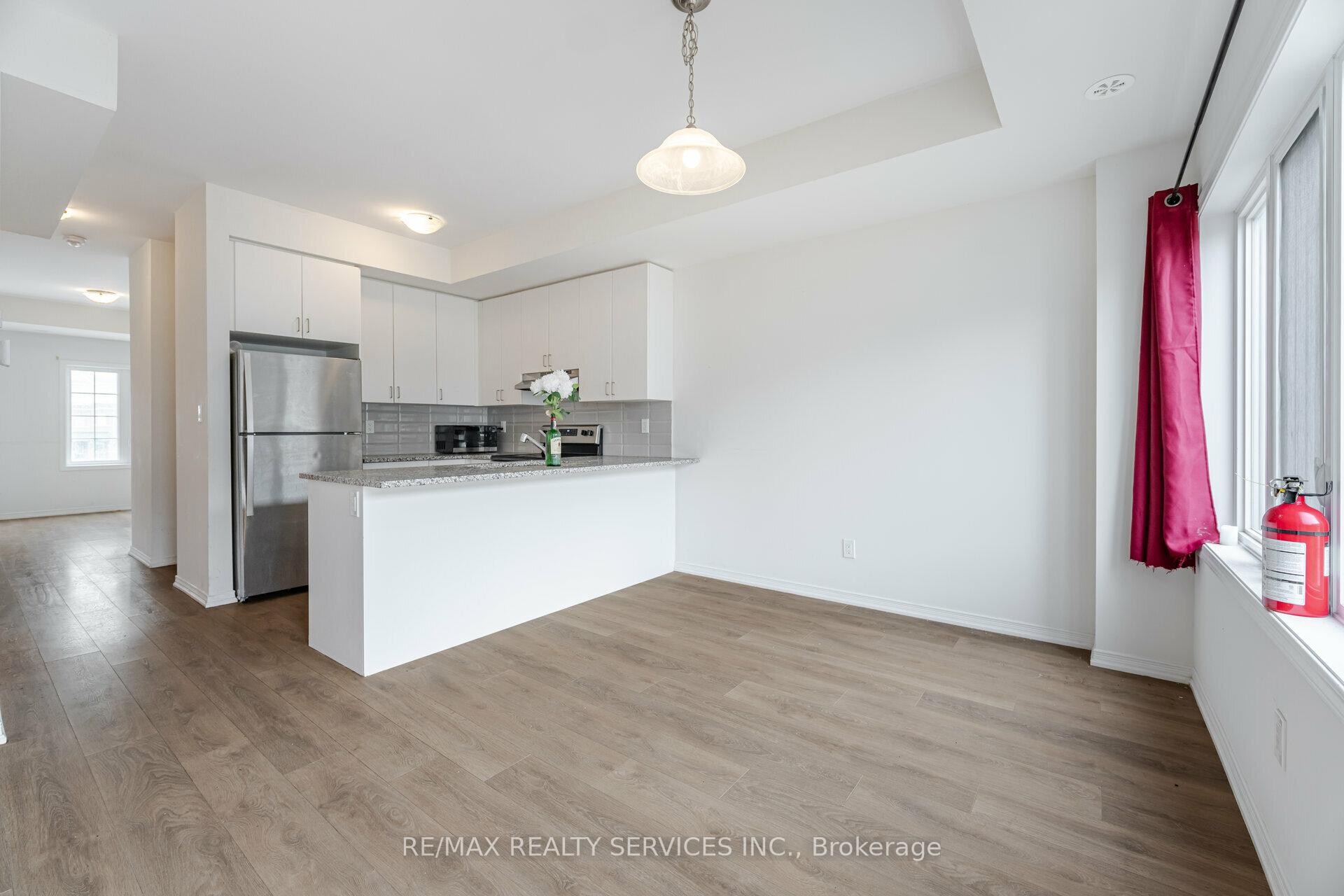 Photo 9 of Unit 98, 85 Danzatore Path, Oshawa, Windfields — HOMEH