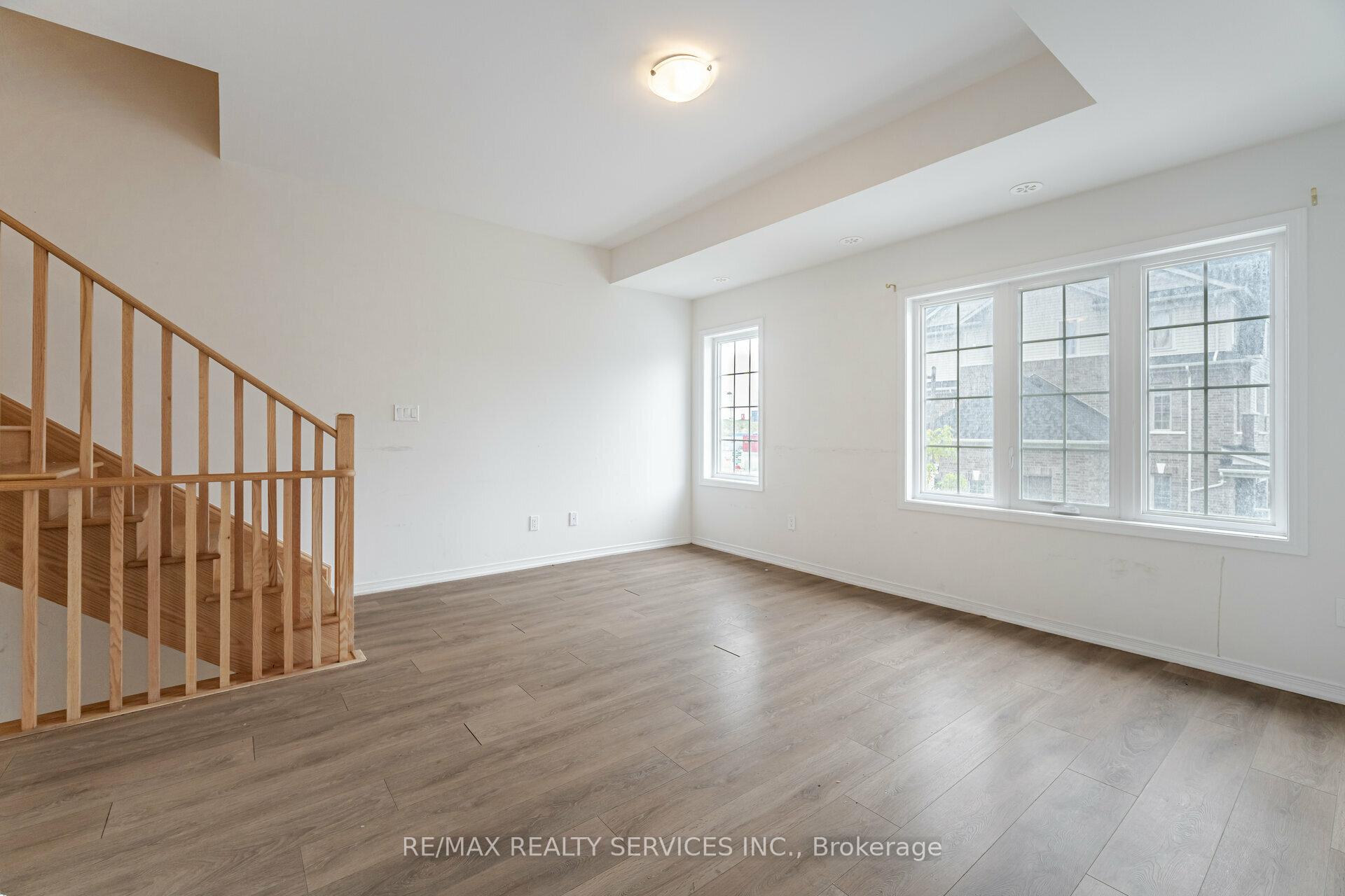 Photo 8 of Unit 98, 85 Danzatore Path, Oshawa, Windfields — HOMEH
