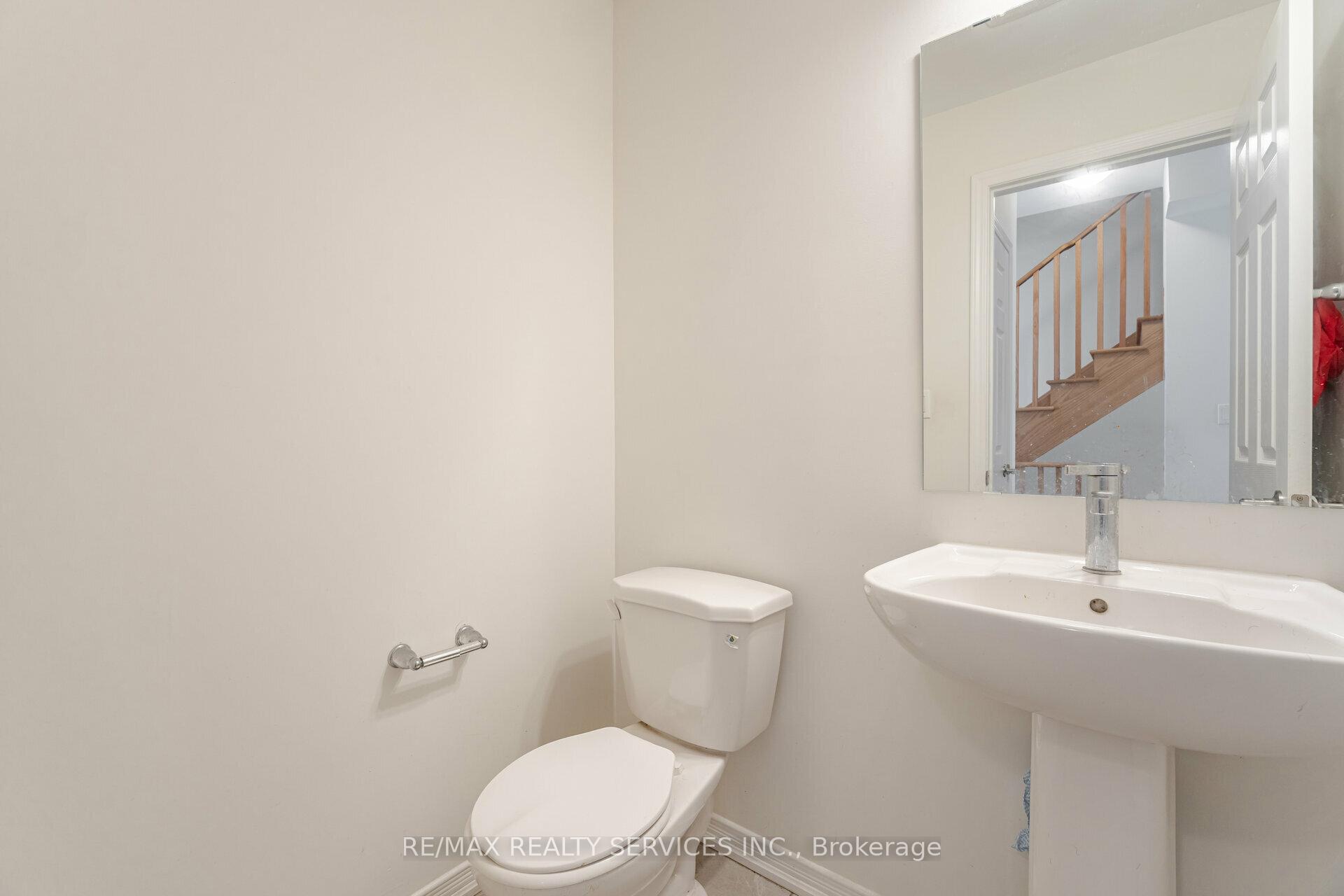 Photo 12 of Unit 98, 85 Danzatore Path, Oshawa, Windfields — HOMEH
