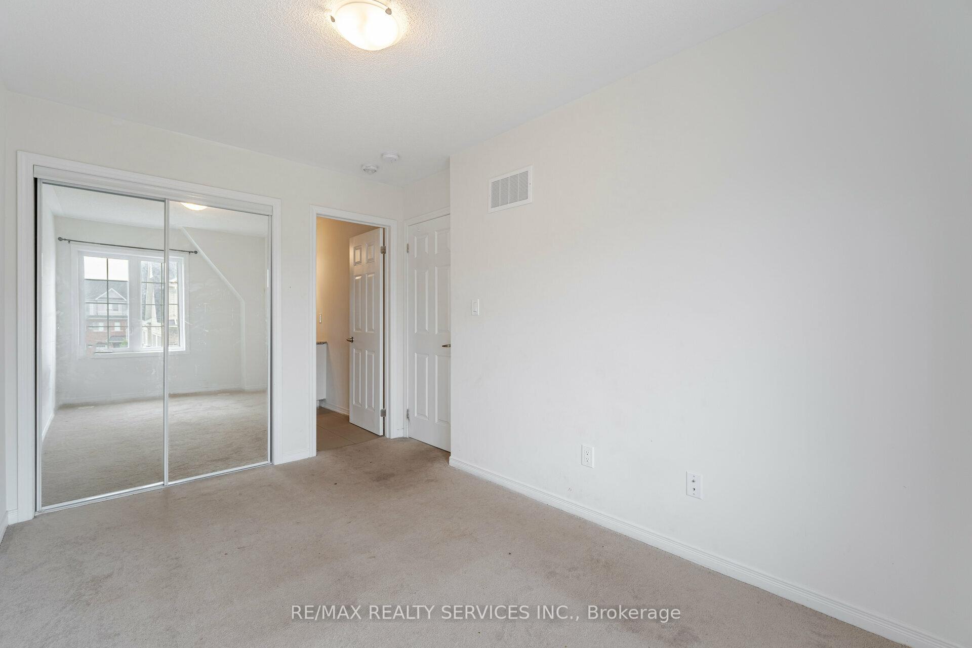 Photo 17 of Unit 98, 85 Danzatore Path, Oshawa, Windfields — HOMEH