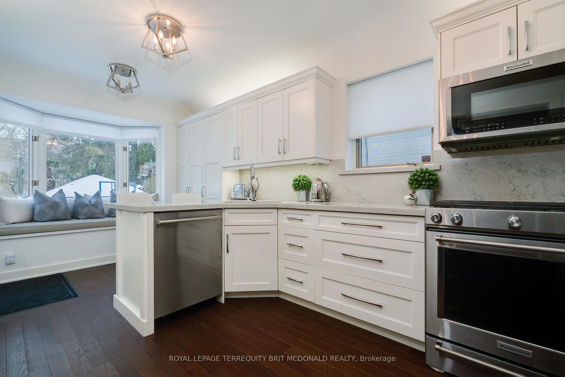 Photo 6 of 125 Chaplin Crescent, Toronto, Forest Hill South — HOMEH