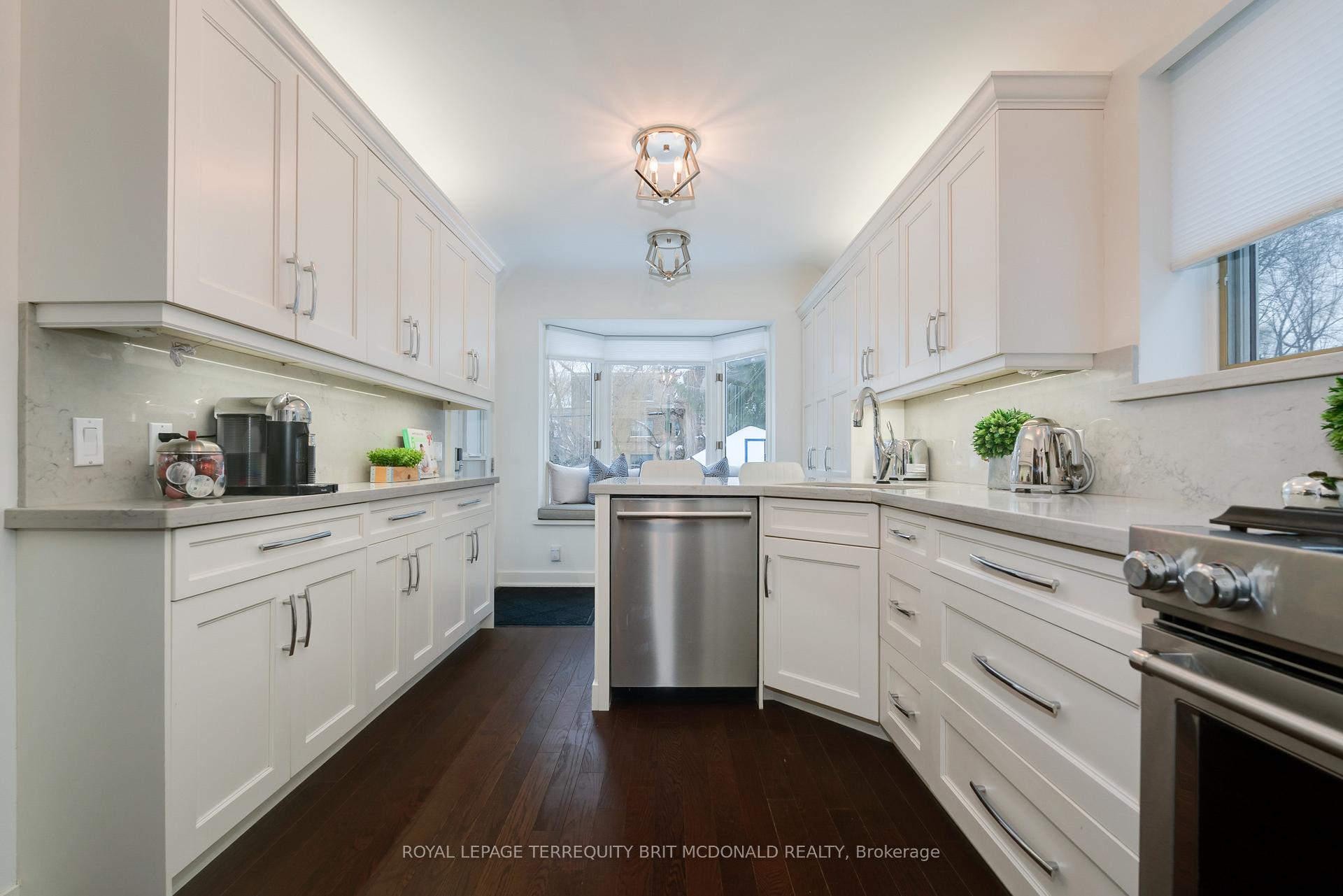 Photo 9 of 125 Chaplin Crescent, Toronto, Forest Hill South — HOMEH