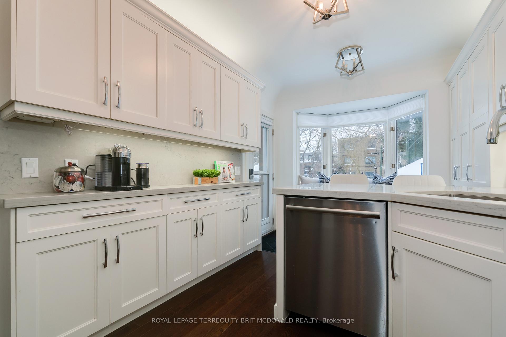 Photo 10 of 125 Chaplin Crescent, Toronto, Forest Hill South — HOMEH
