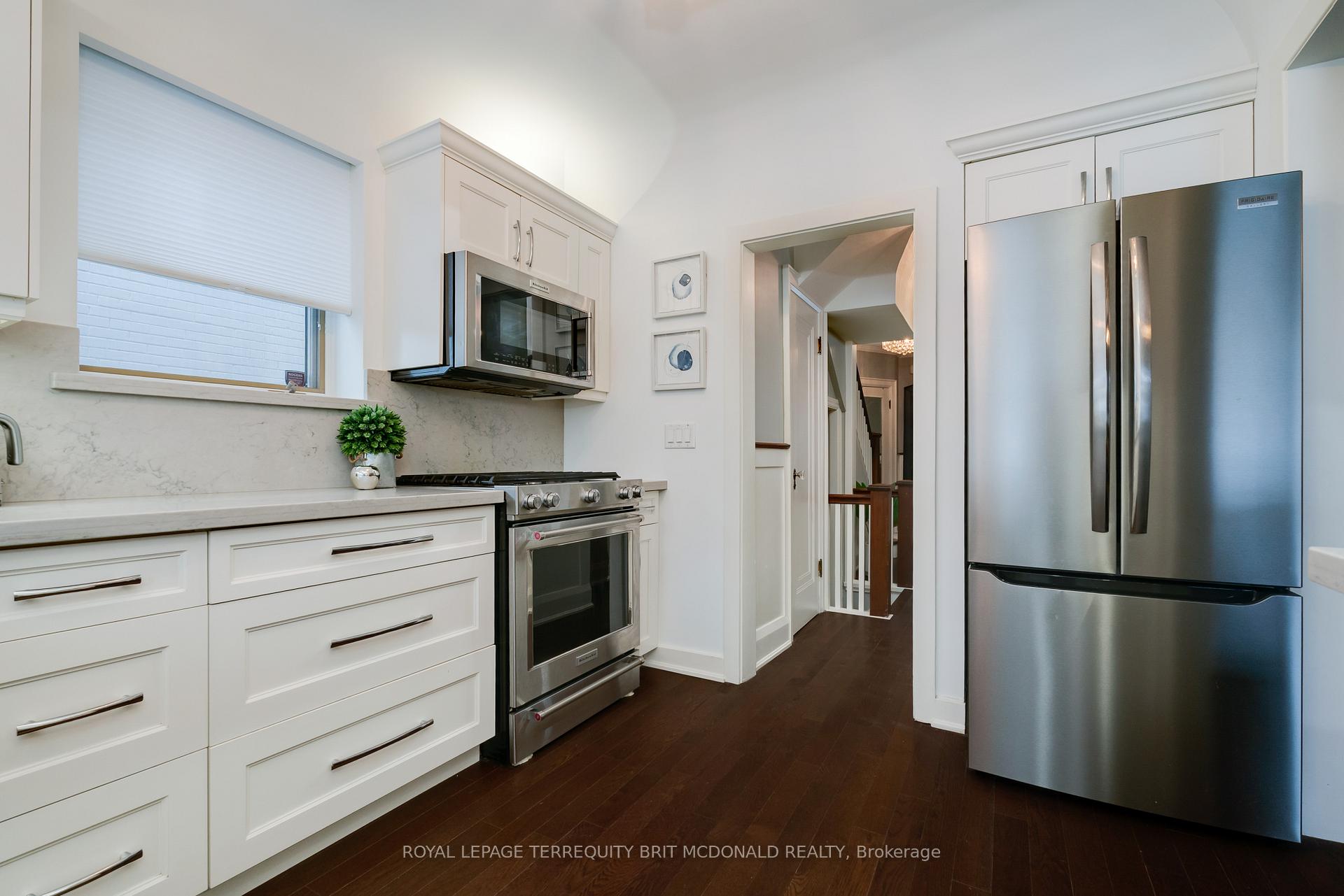 Photo 14 of 125 Chaplin Crescent, Toronto, Forest Hill South — HOMEH