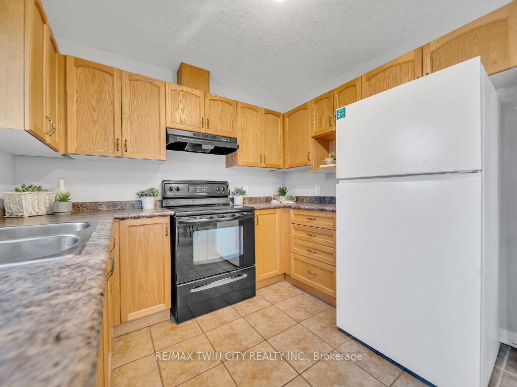 Photo 4 of Unit #11, 535 Windflower Crescent, Kitchener, Larentian West — HOMEH