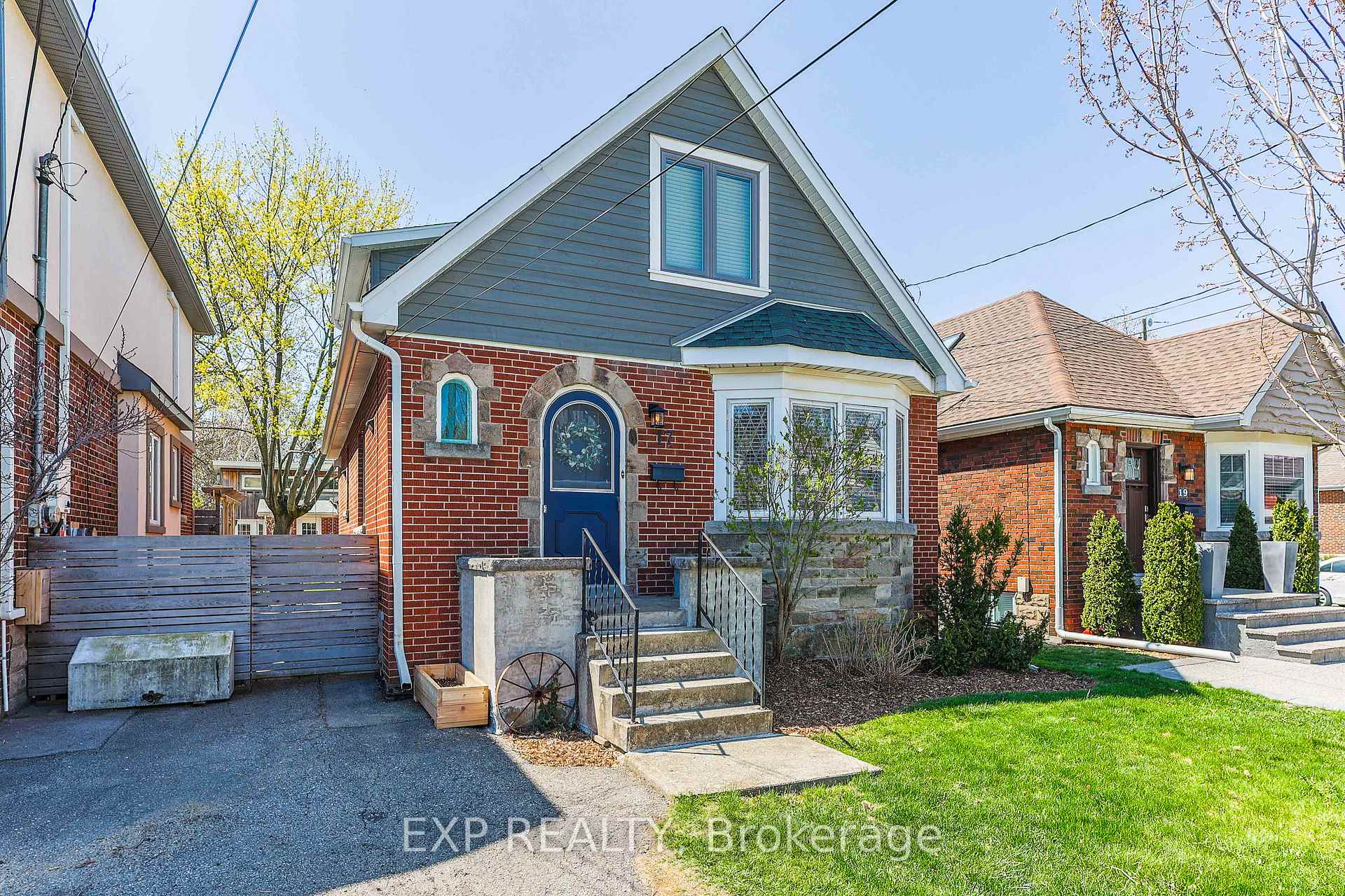 Photo 1 of 17 Edgevale Road, Hamilton, Westdale — HOMEH
