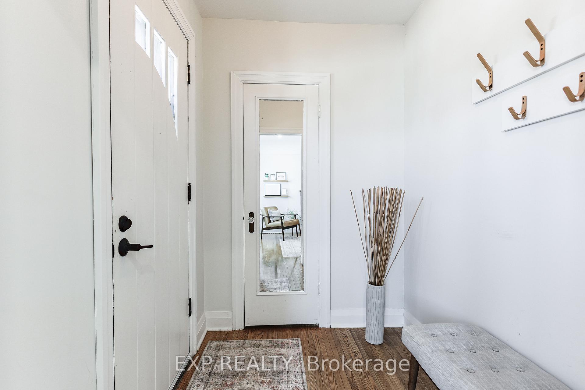 Photo 2 of 17 Edgevale Road, Hamilton, Westdale — HOMEH