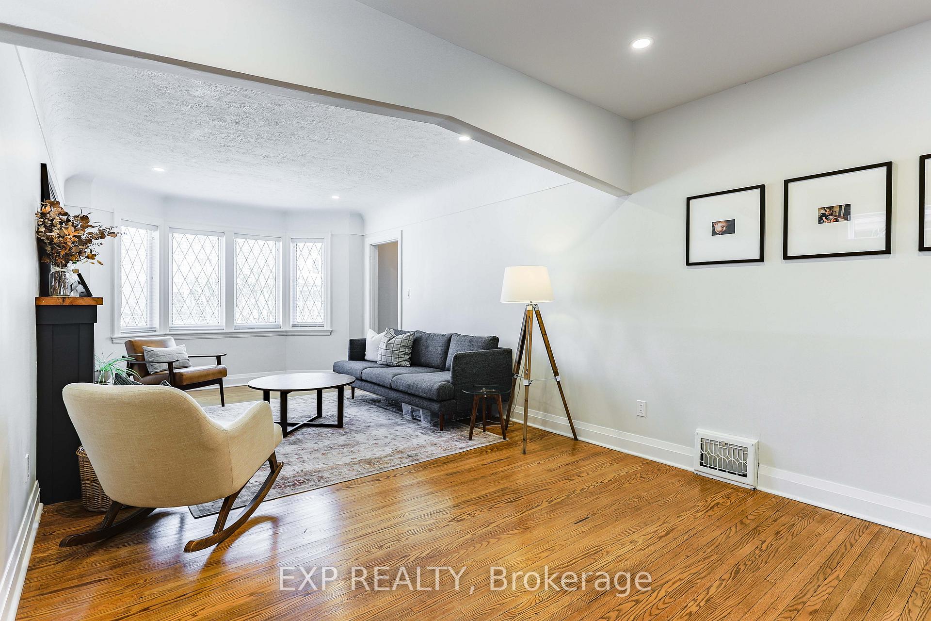Photo 4 of 17 Edgevale Road, Hamilton, Westdale — HOMEH