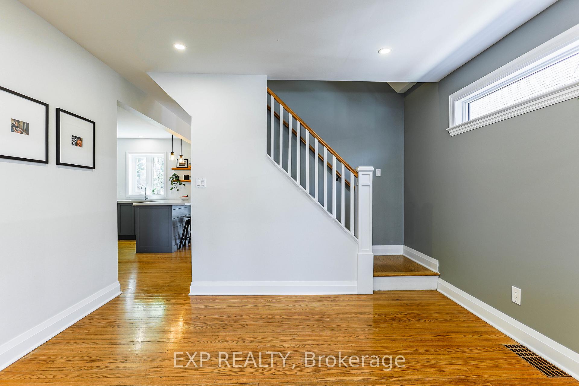 Photo 11 of 17 Edgevale Road, Hamilton, Westdale — HOMEH