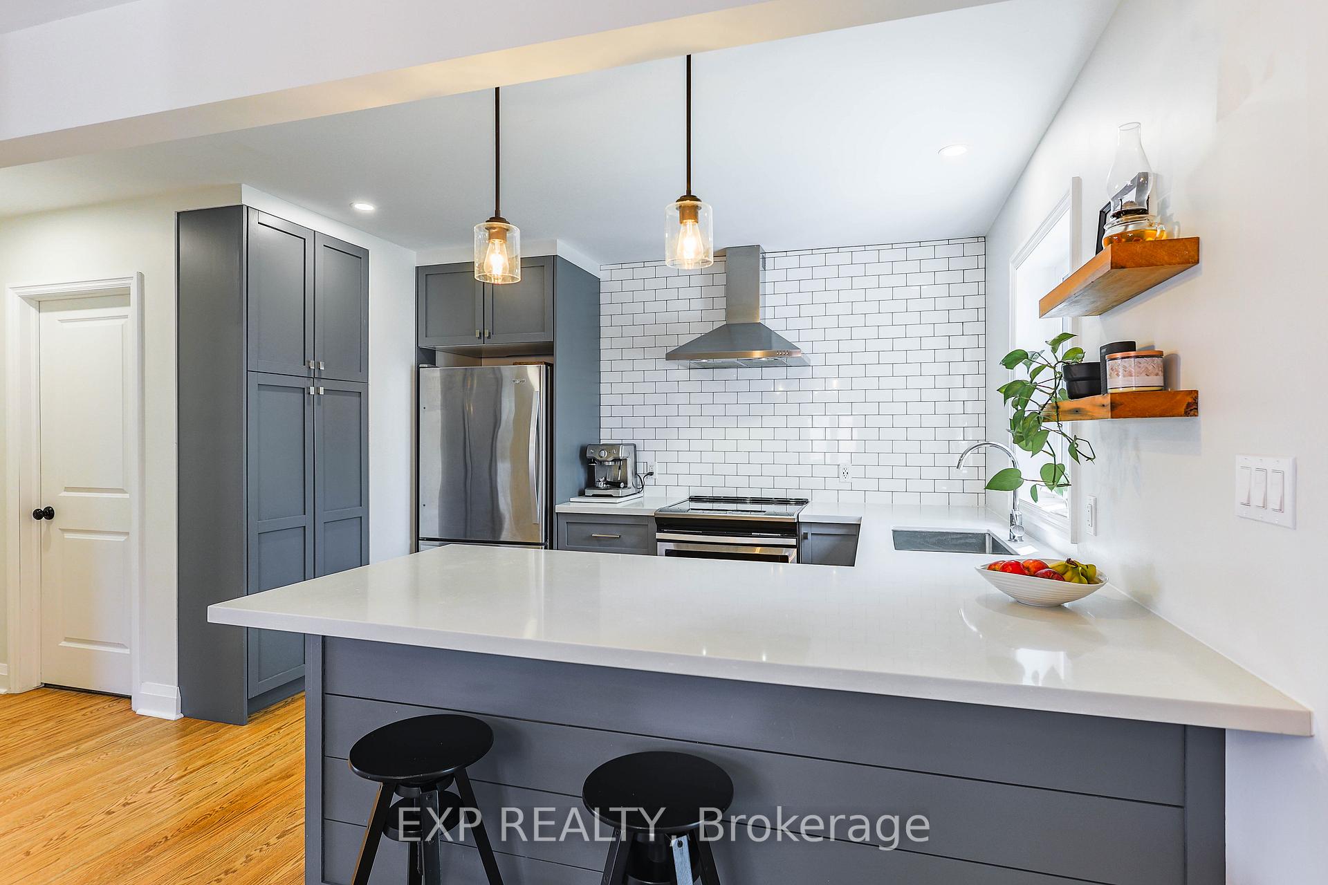 Photo 6 of 17 Edgevale Road, Hamilton, Westdale — HOMEH
