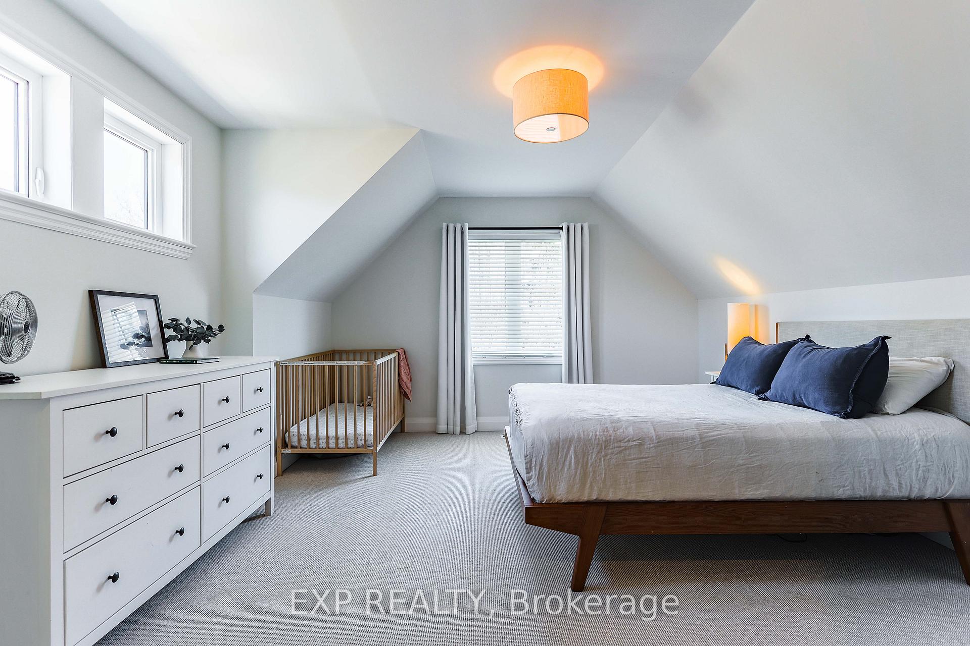 Photo 16 of 17 Edgevale Road, Hamilton, Westdale — HOMEH