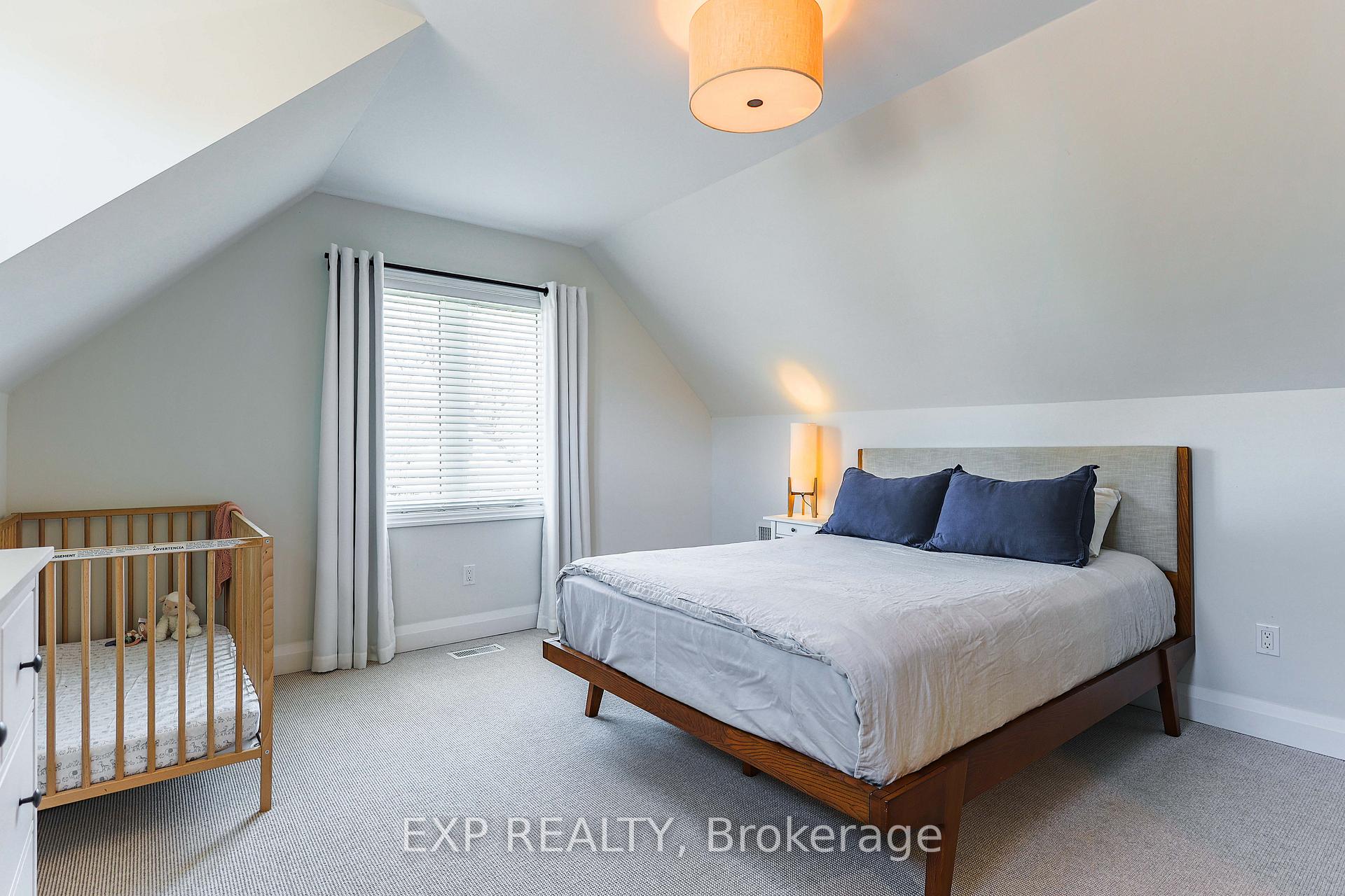 Photo 13 of 17 Edgevale Road, Hamilton, Westdale — HOMEH