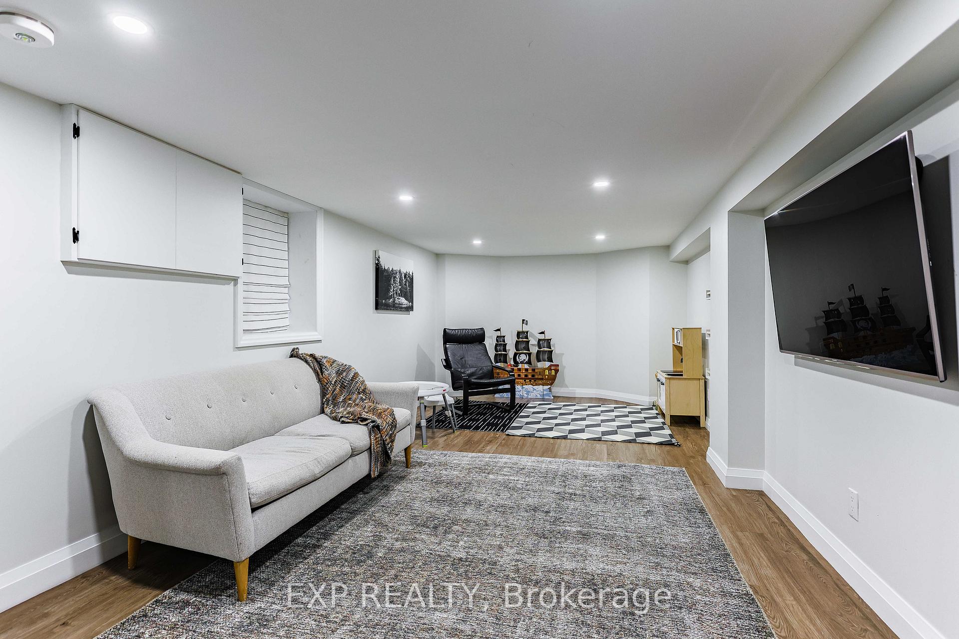 Photo 31 of 17 Edgevale Road, Hamilton, Westdale — HOMEH
