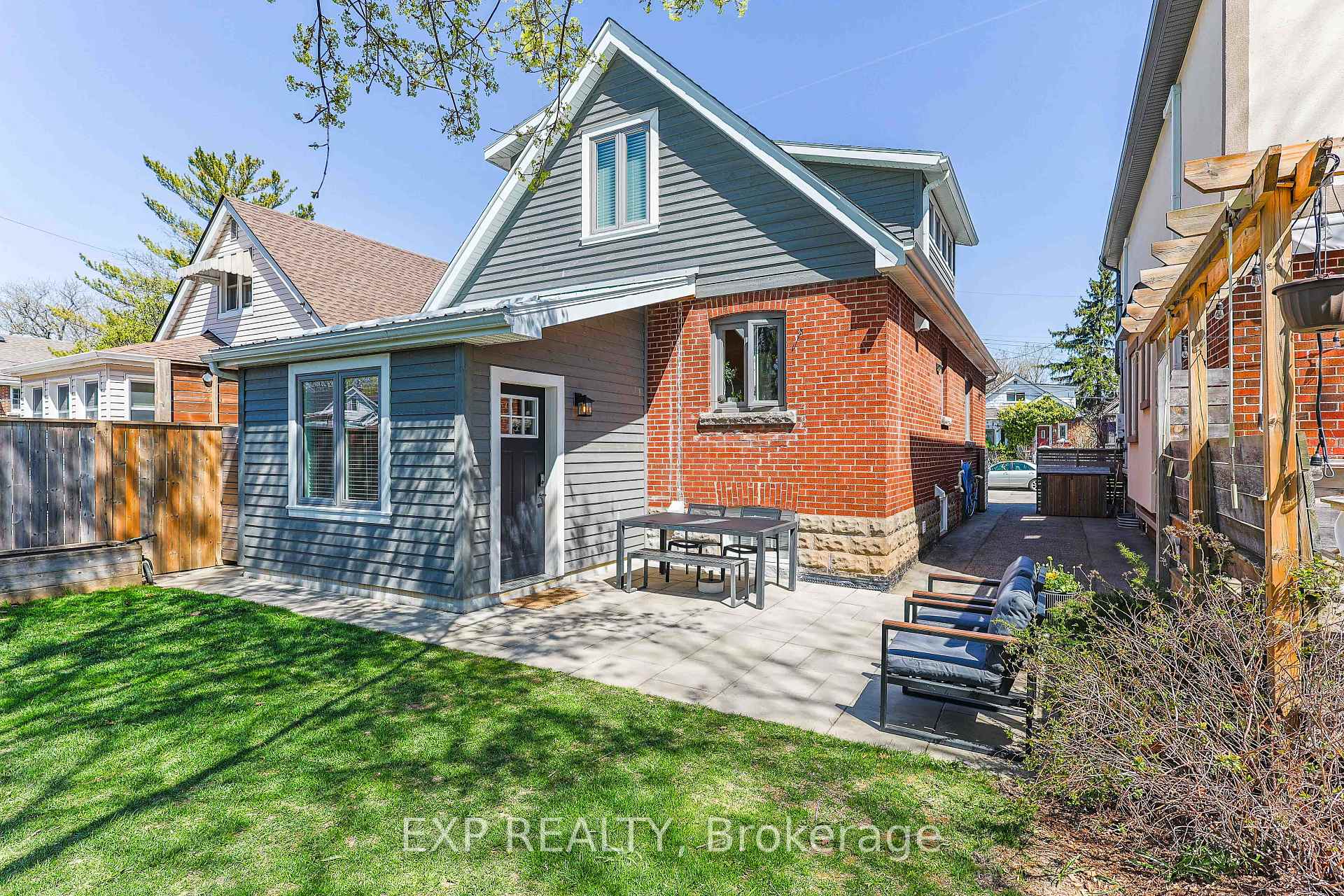 Photo 40 of 17 Edgevale Road, Hamilton, Westdale — HOMEH