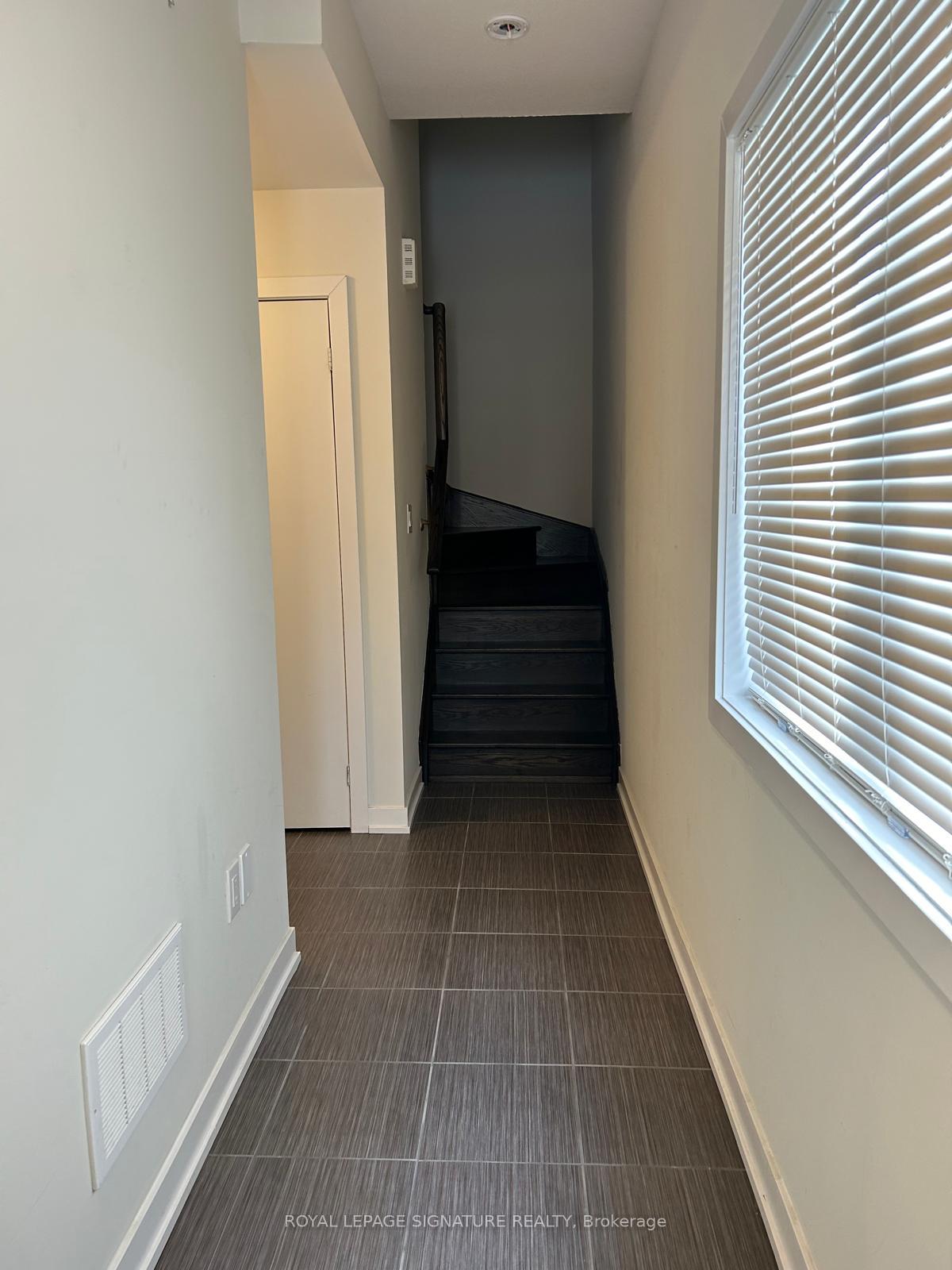 Photo 2 of Unit 92, 590 North Service Road, Hamilton, Stoney Creek — HOMEH