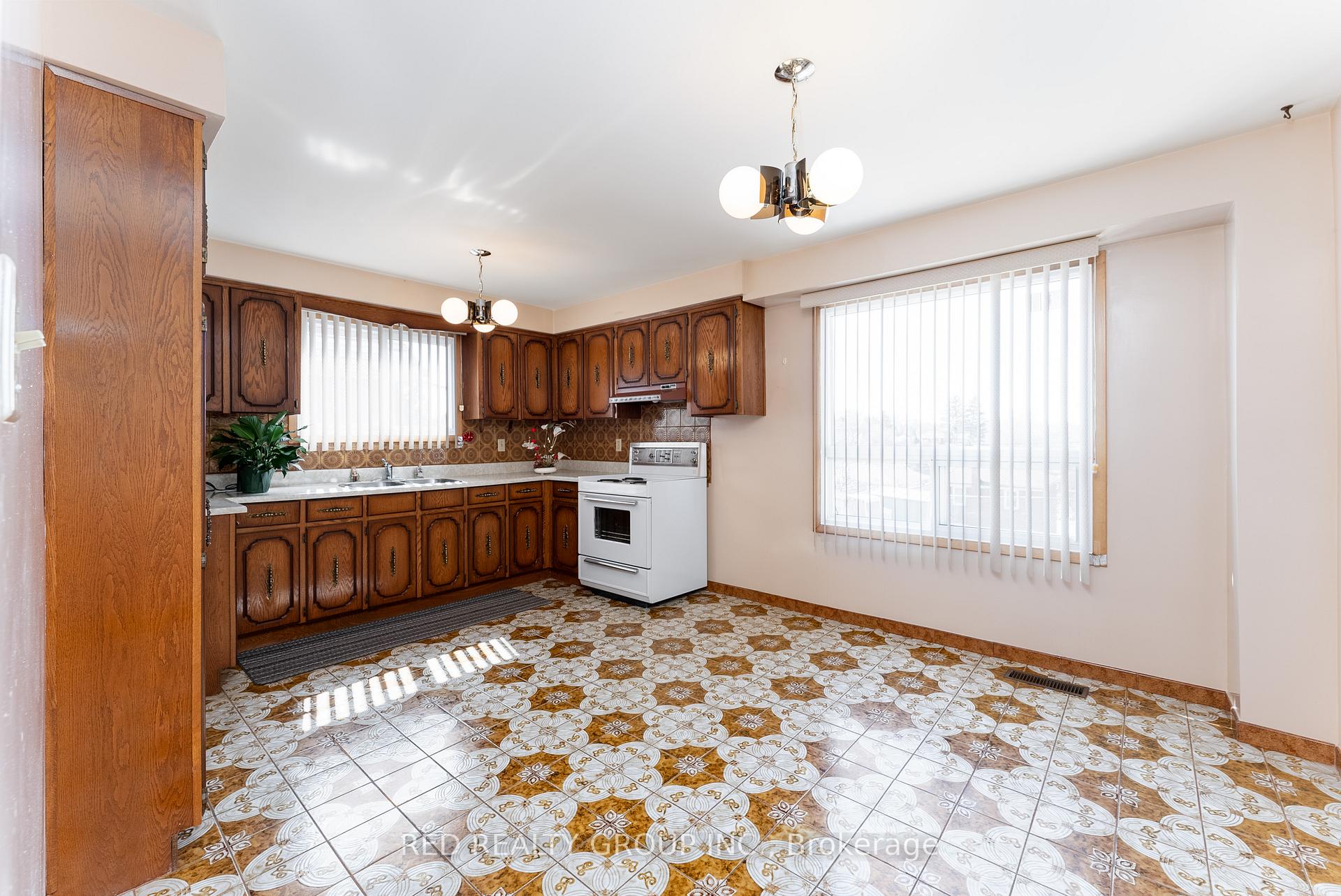 Photo 15 of 532 Westmount Avenue, Toronto, Oakwood Village — HOMEH