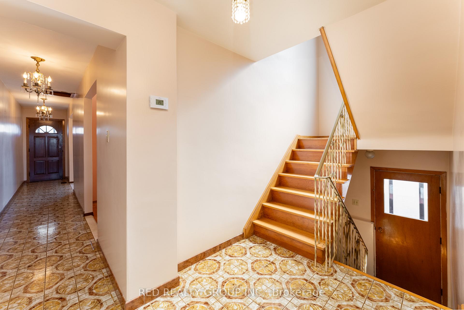 Photo 11 of 532 Westmount Avenue, Toronto, Oakwood Village — HOMEH