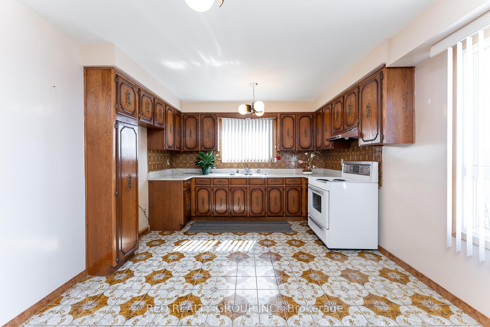 Photo 7 of 532 Westmount Avenue, Toronto, Oakwood Village — HOMEH