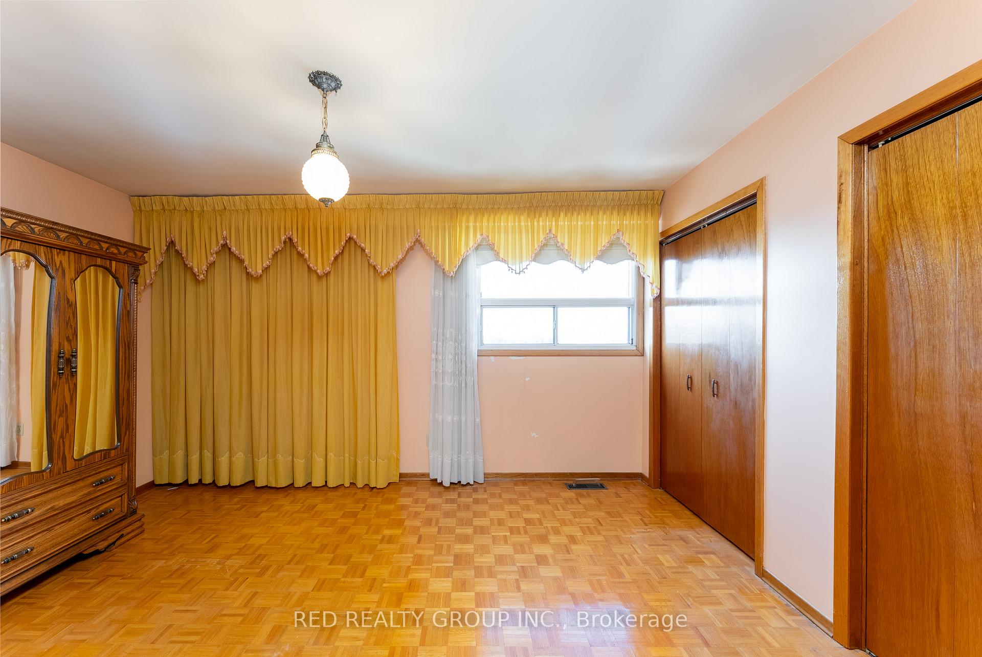 Photo 16 of 532 Westmount Avenue, Toronto, Oakwood Village — HOMEH