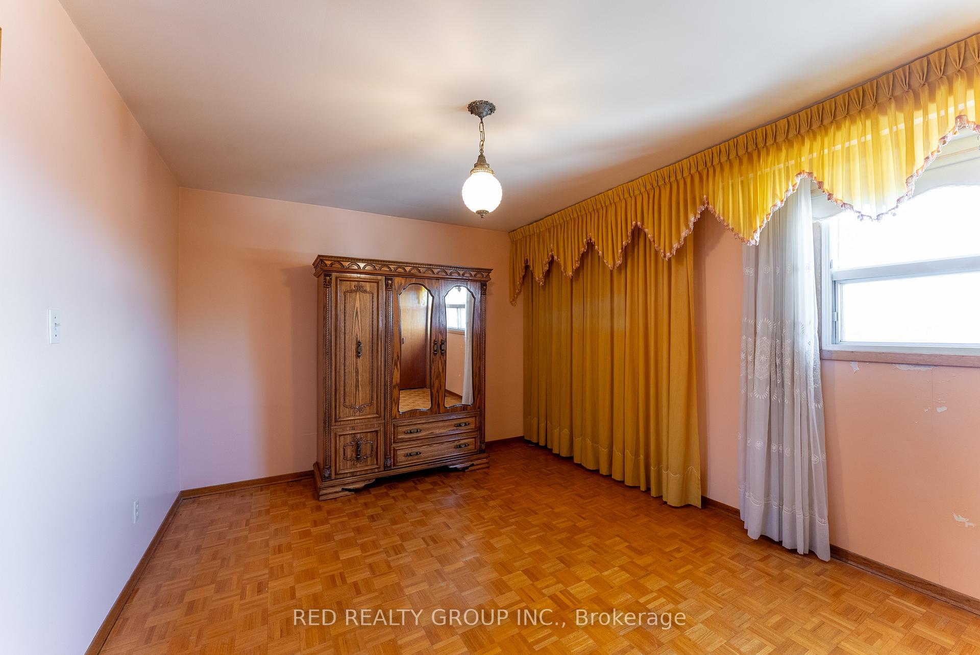 Photo 18 of 532 Westmount Avenue, Toronto, Oakwood Village — HOMEH