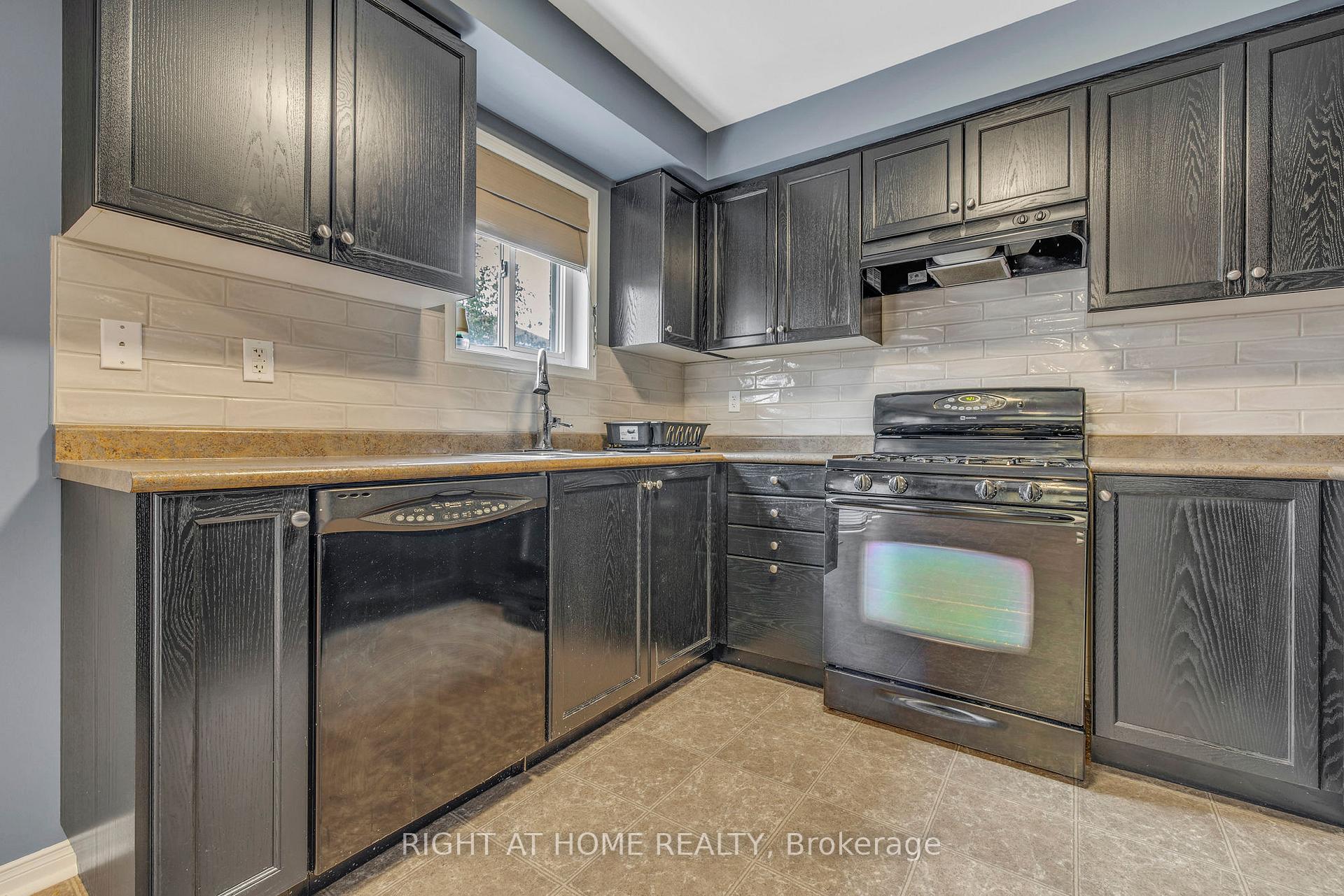Photo 39 of 80 Powell Drive, Hamilton, Binbrook — HOMEH
