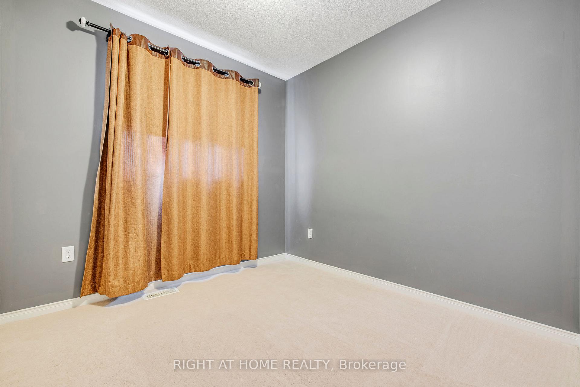 Photo 24 of 80 Powell Drive, Hamilton, Binbrook — HOMEH