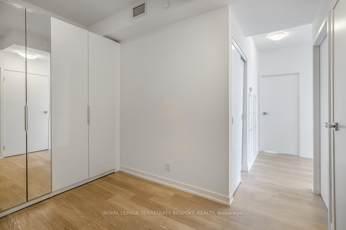 Photo 2 of Unit 1017, 98 Lillian Street, Toronto, Mount Pleasant West — HOMEH