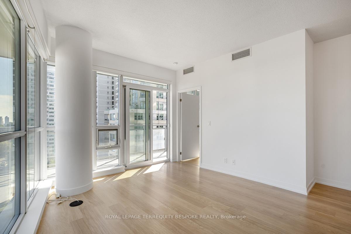 Photo 7 of Unit 1017, 98 Lillian Street, Toronto, Mount Pleasant West — HOMEH