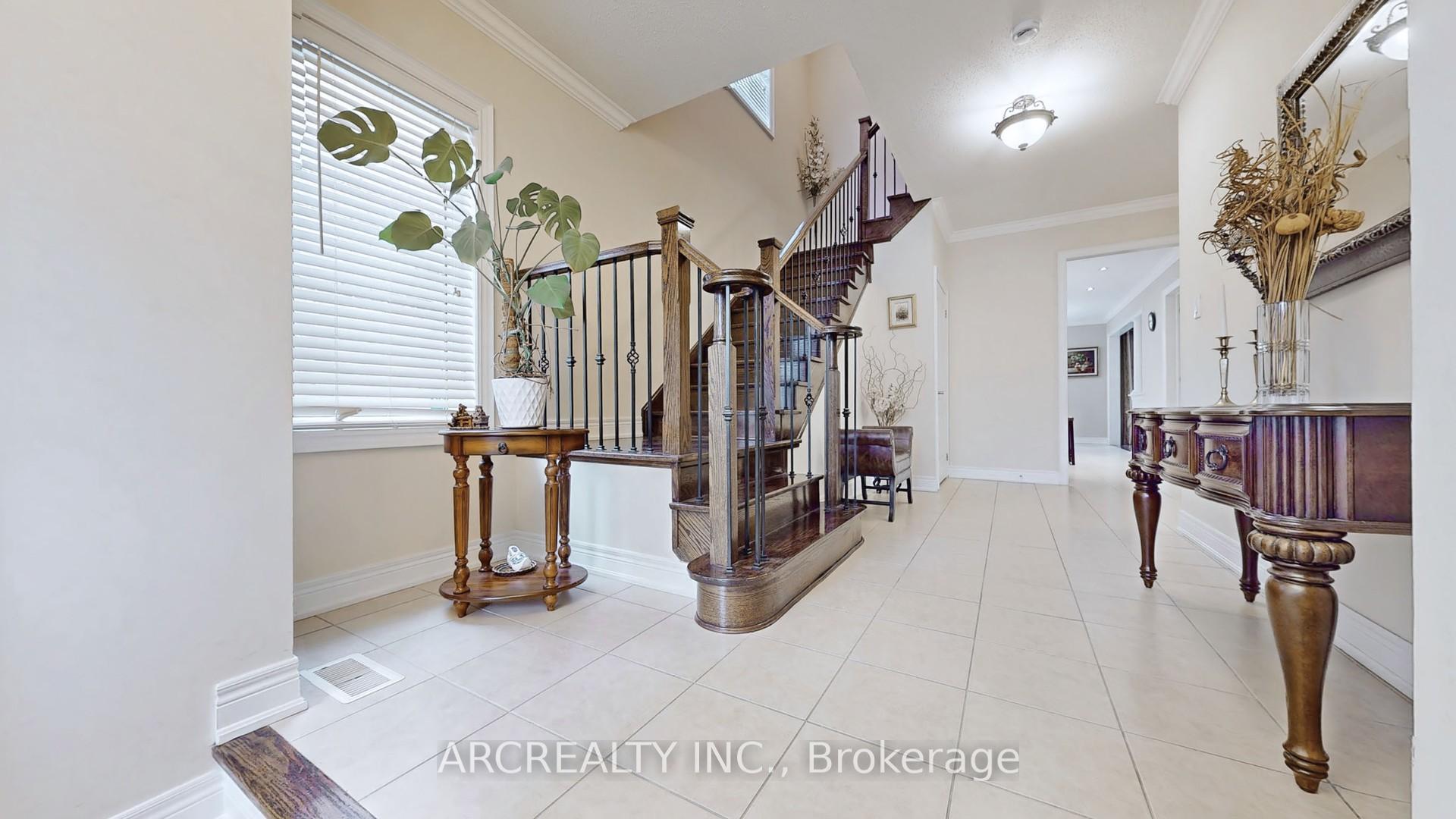 Photo 2 of 96 Isernia Crescent, Vaughan, Vellore Village — HOMEH