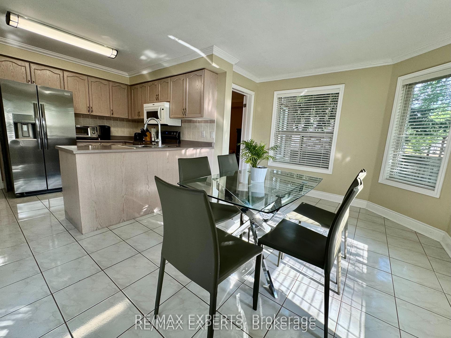 Photo 12 of 23 Kingsridge Road, Barrie, Bayshore — HOMEH