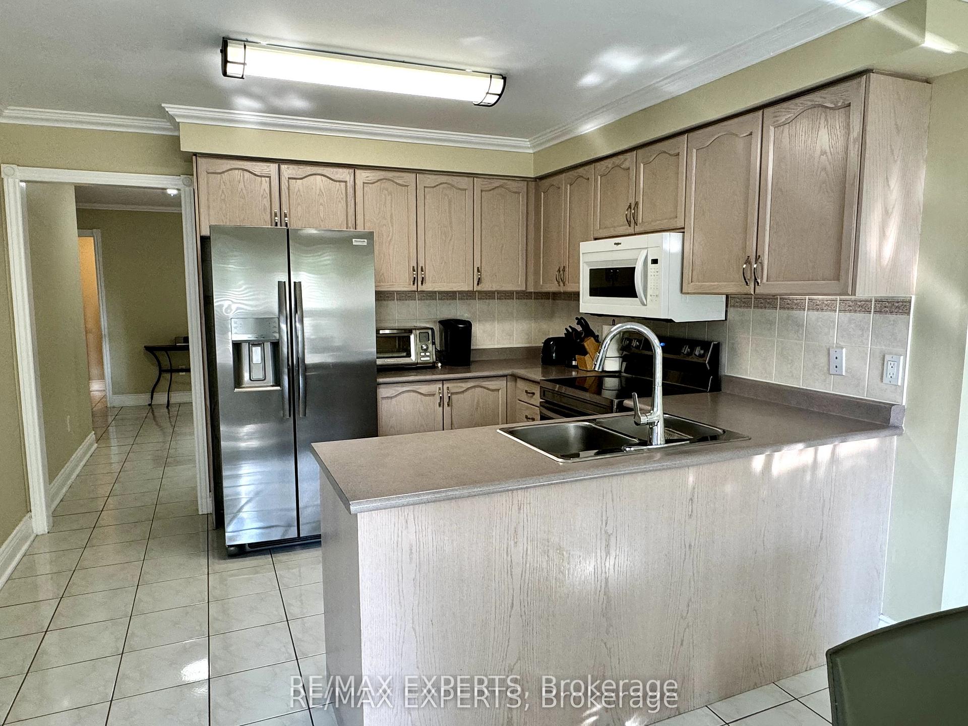 Photo 8 of 23 Kingsridge Road, Barrie, Bayshore — HOMEH