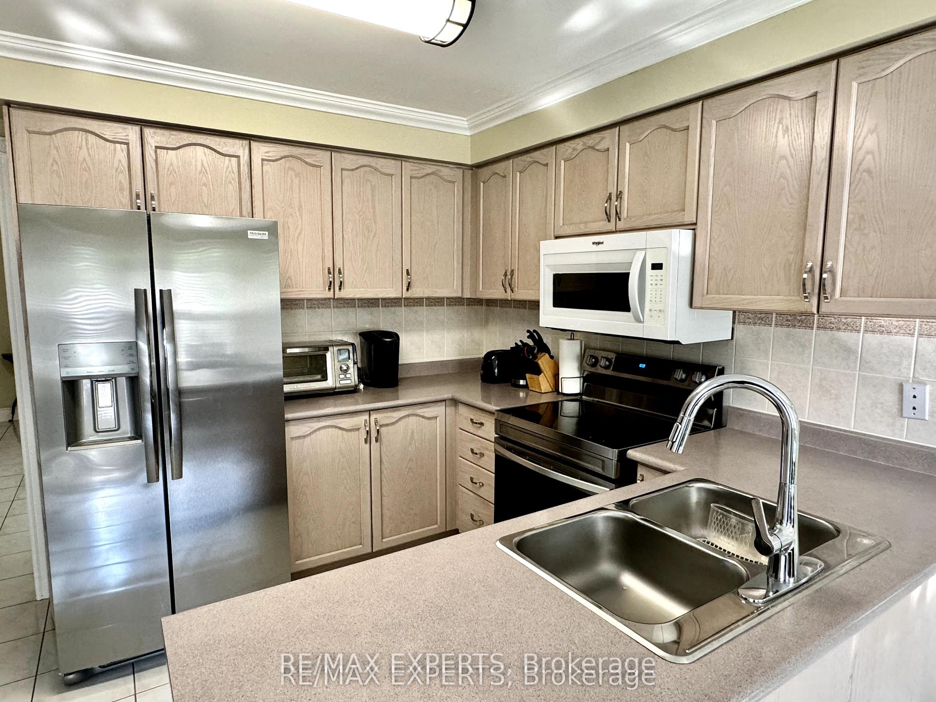 Photo 2 of 23 Kingsridge Road, Barrie, Bayshore — HOMEH
