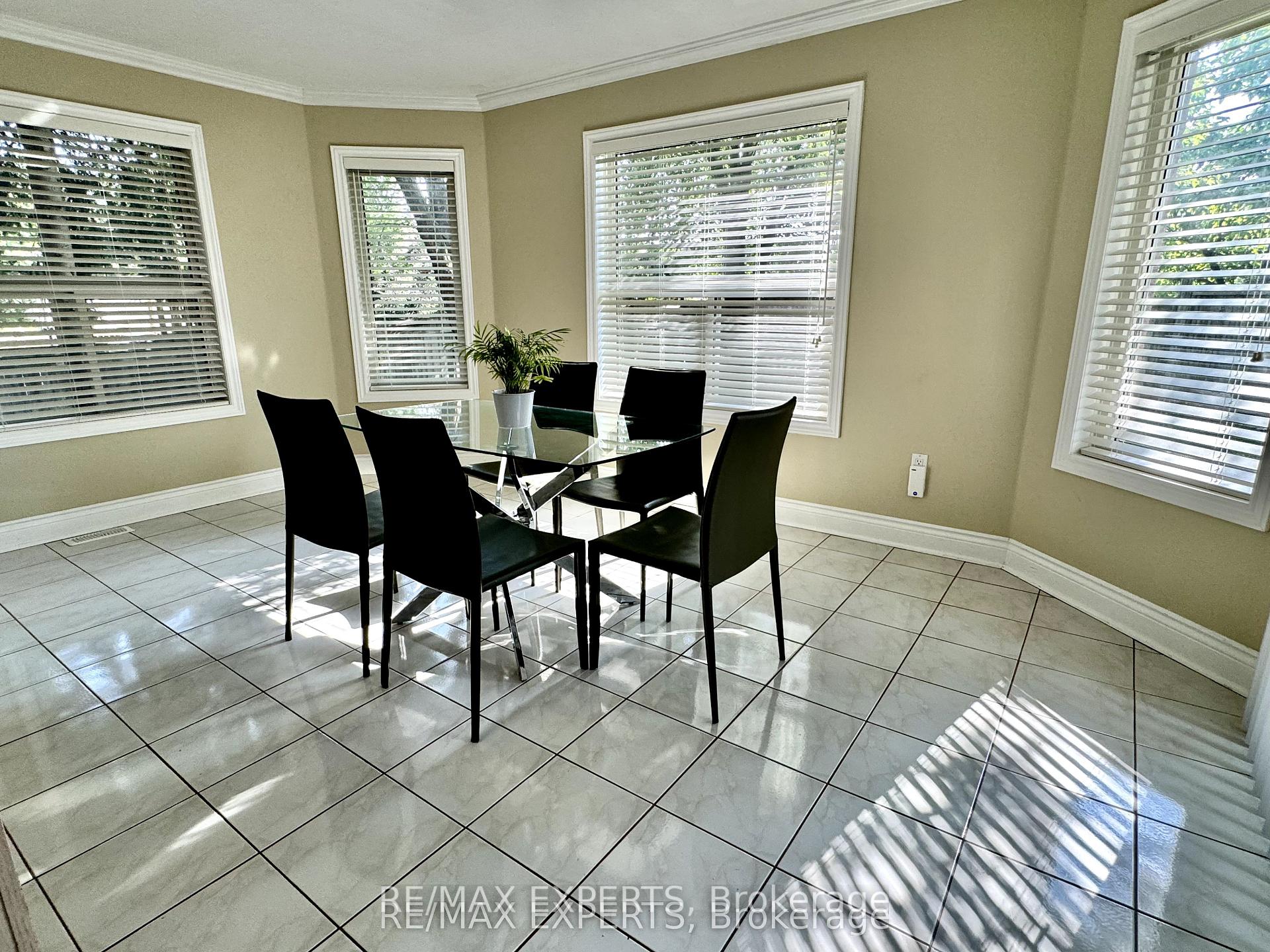 Photo 5 of 23 Kingsridge Road, Barrie, Bayshore — HOMEH
