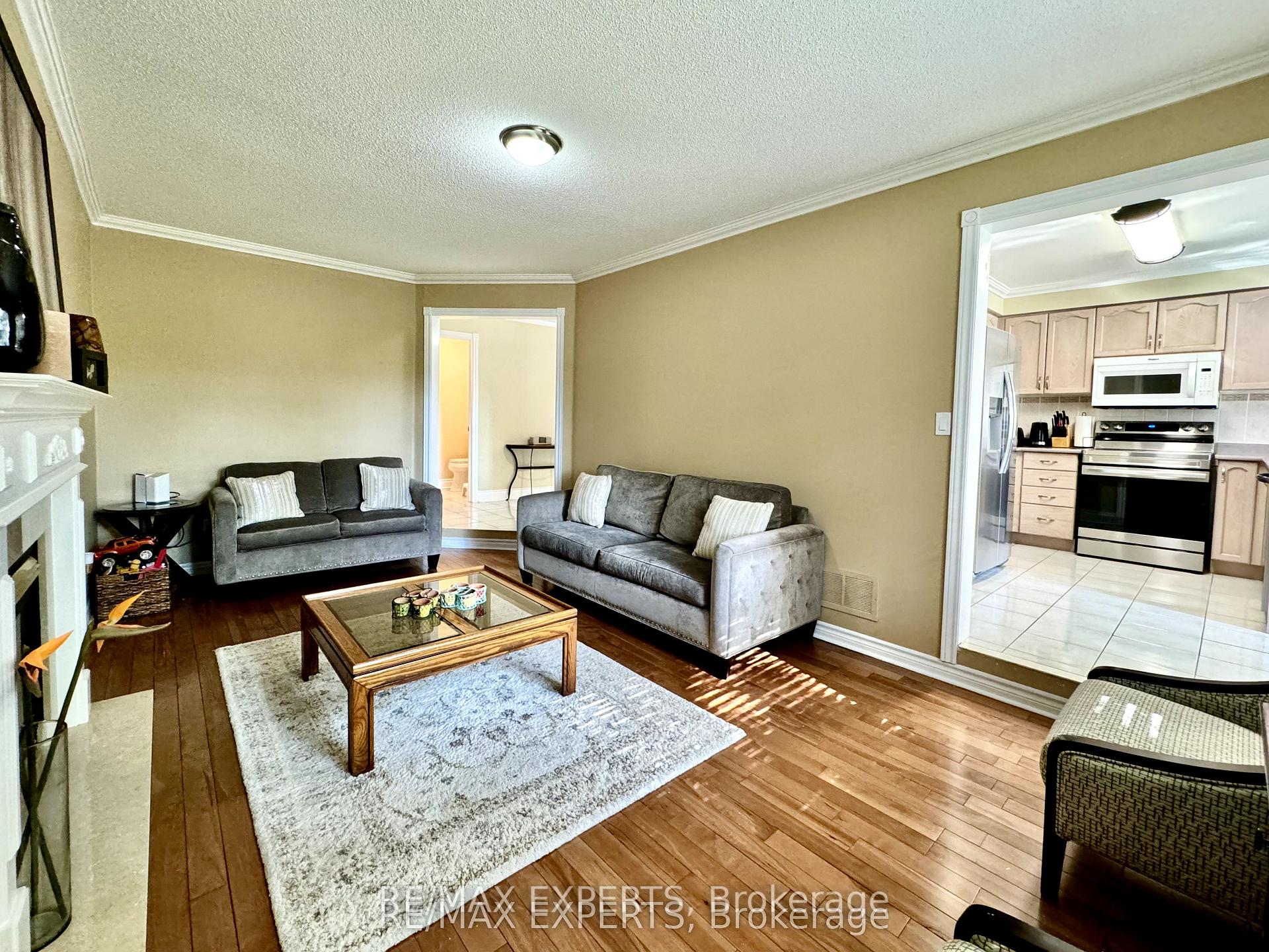Photo 9 of 23 Kingsridge Road, Barrie, Bayshore — HOMEH