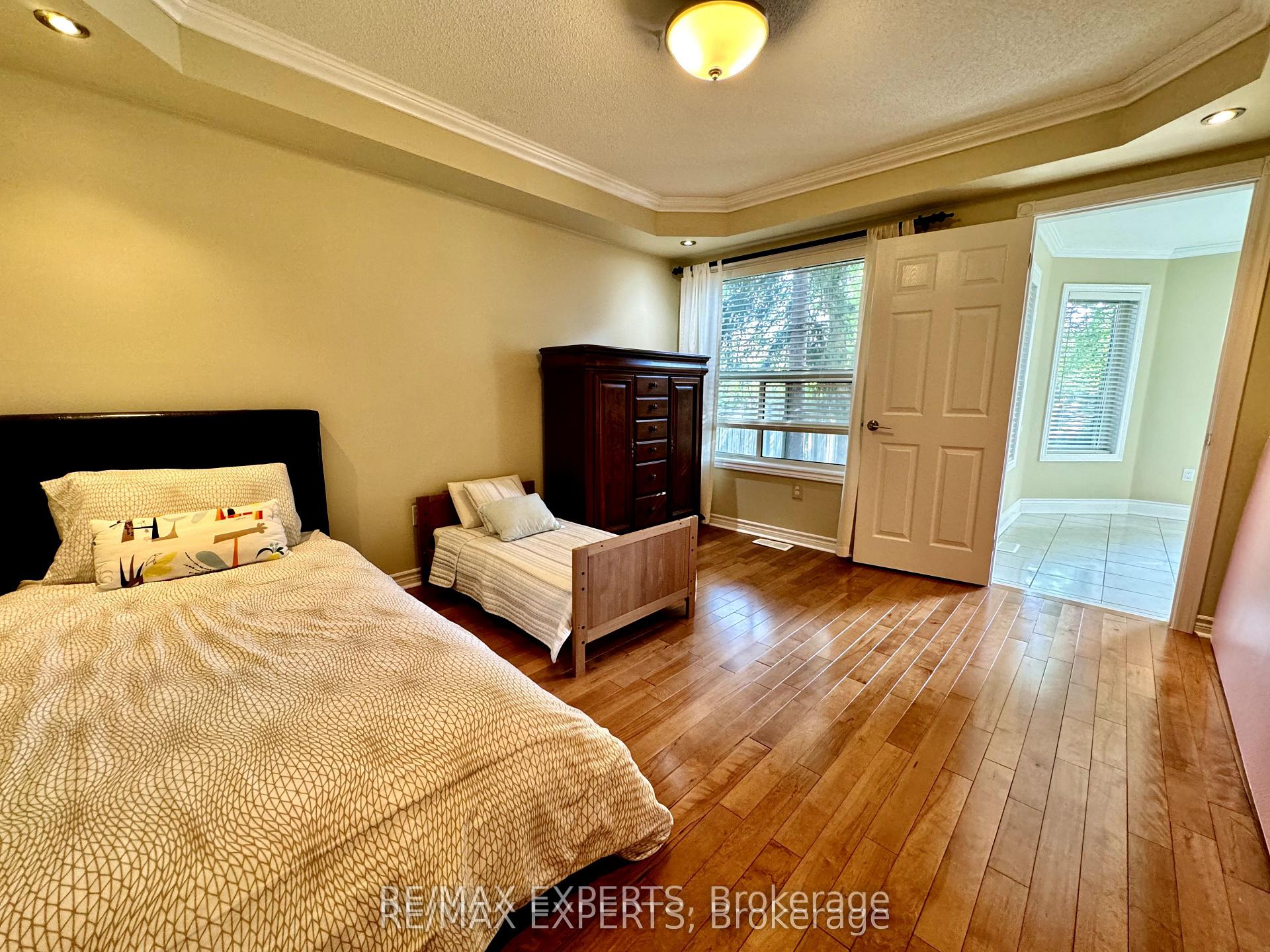 Photo 7 of 23 Kingsridge Road, Barrie, Bayshore — HOMEH