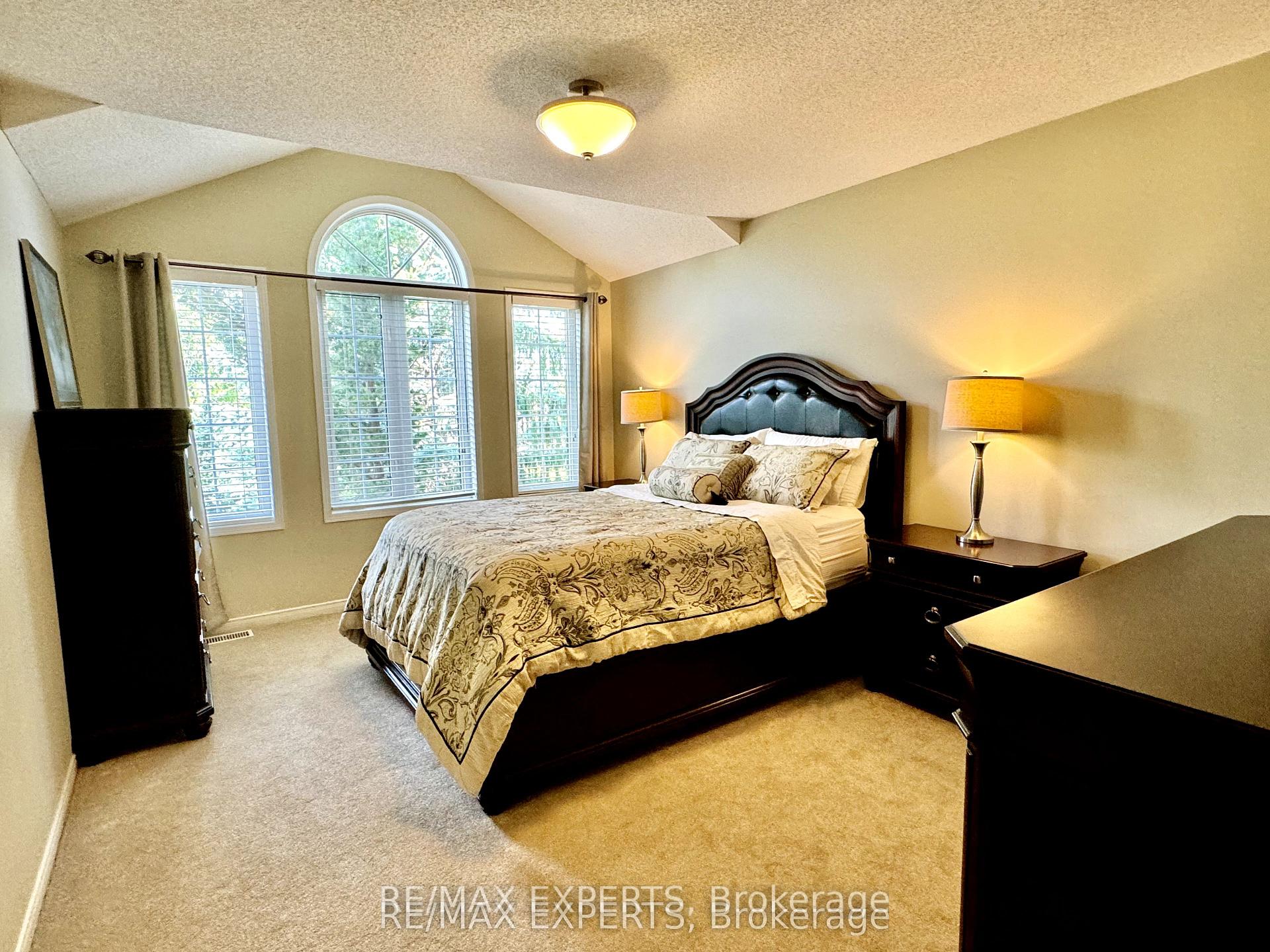 Photo 11 of 23 Kingsridge Road, Barrie, Bayshore — HOMEH