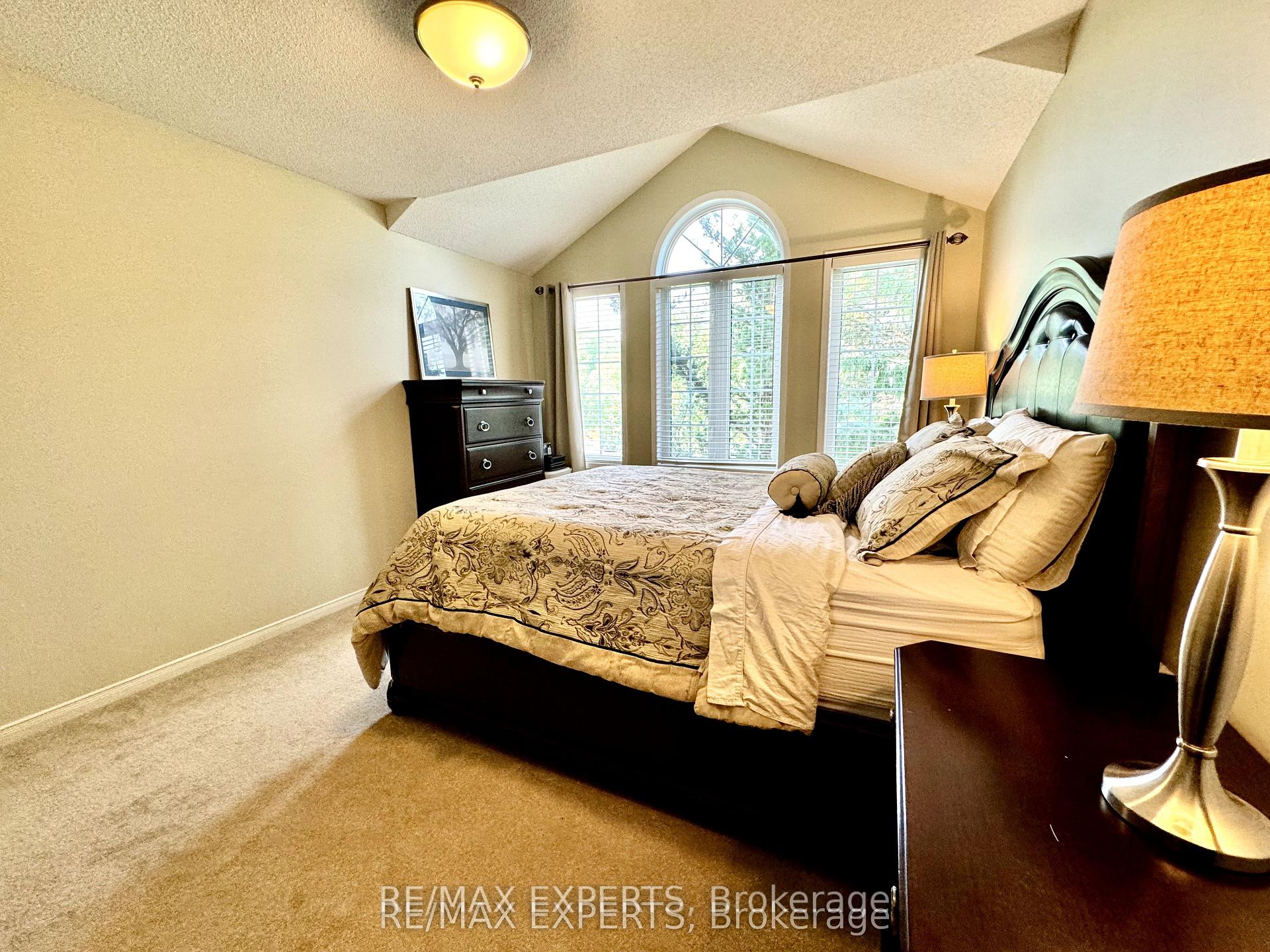 Photo 17 of 23 Kingsridge Road, Barrie, Bayshore — HOMEH