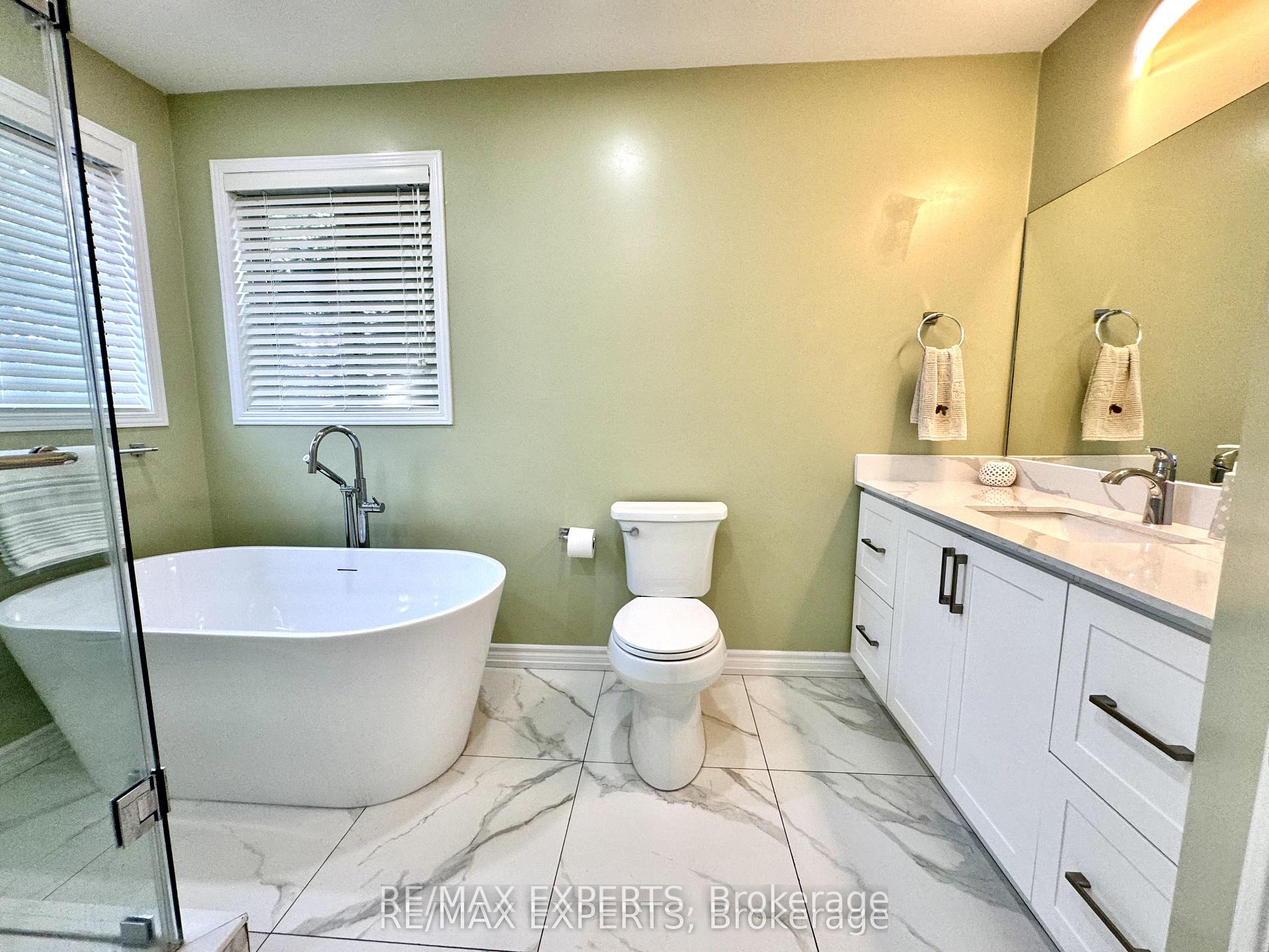 Photo 19 of 23 Kingsridge Road, Barrie, Bayshore — HOMEH