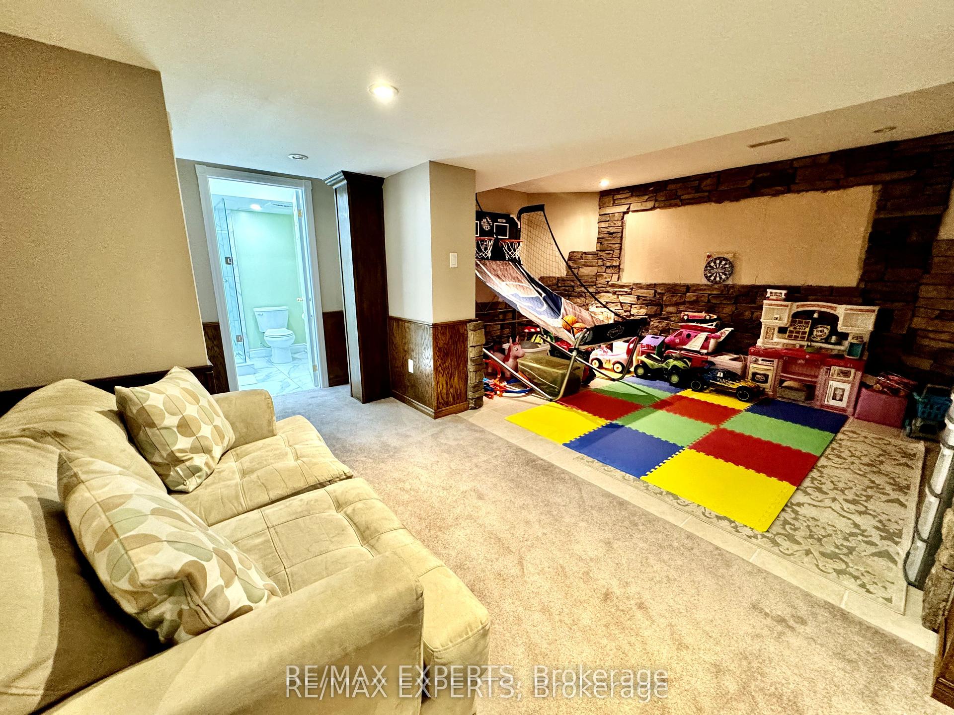 Photo 27 of 23 Kingsridge Road, Barrie, Bayshore — HOMEH