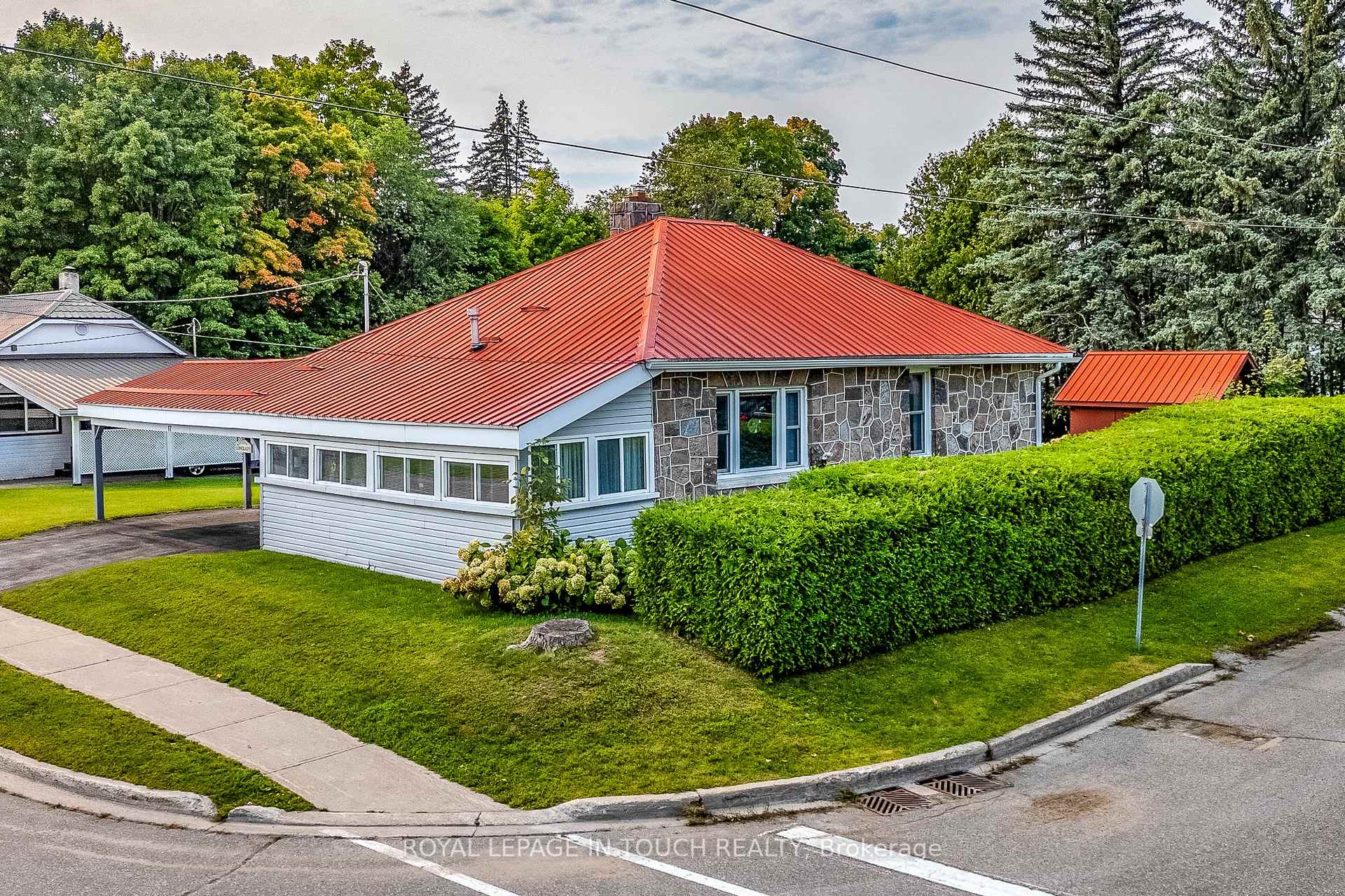 Photo 1 of 17 Edward Street, Penetanguishene — HOMEH