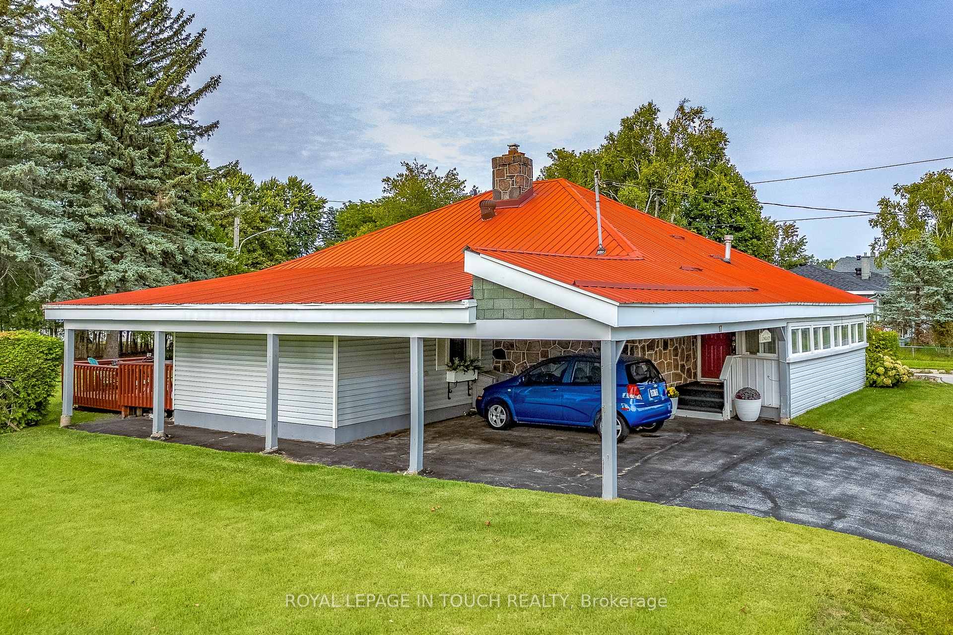 Photo 4 of 17 Edward Street, Penetanguishene — HOMEH