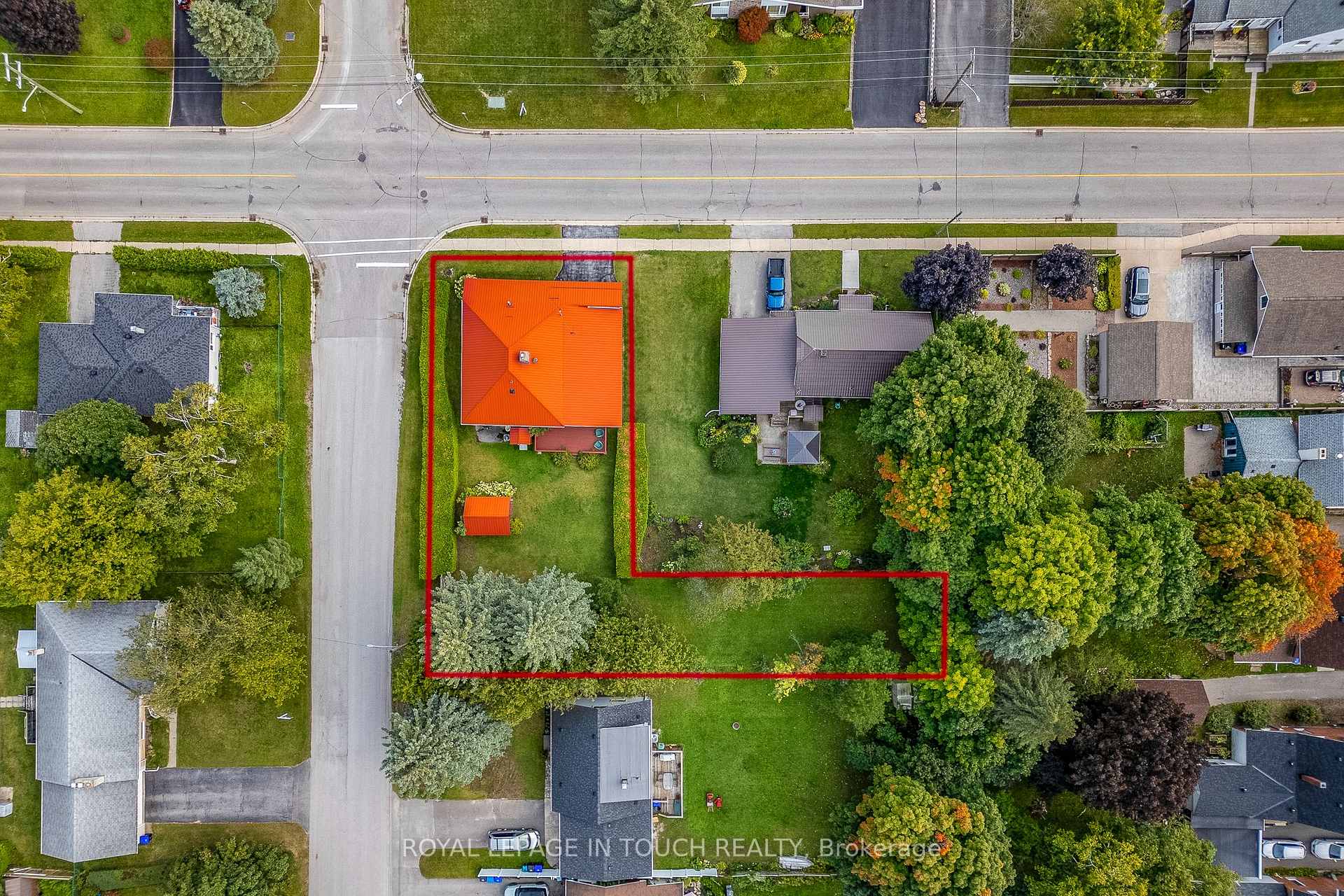 Photo 2 of 17 Edward Street, Penetanguishene — HOMEH