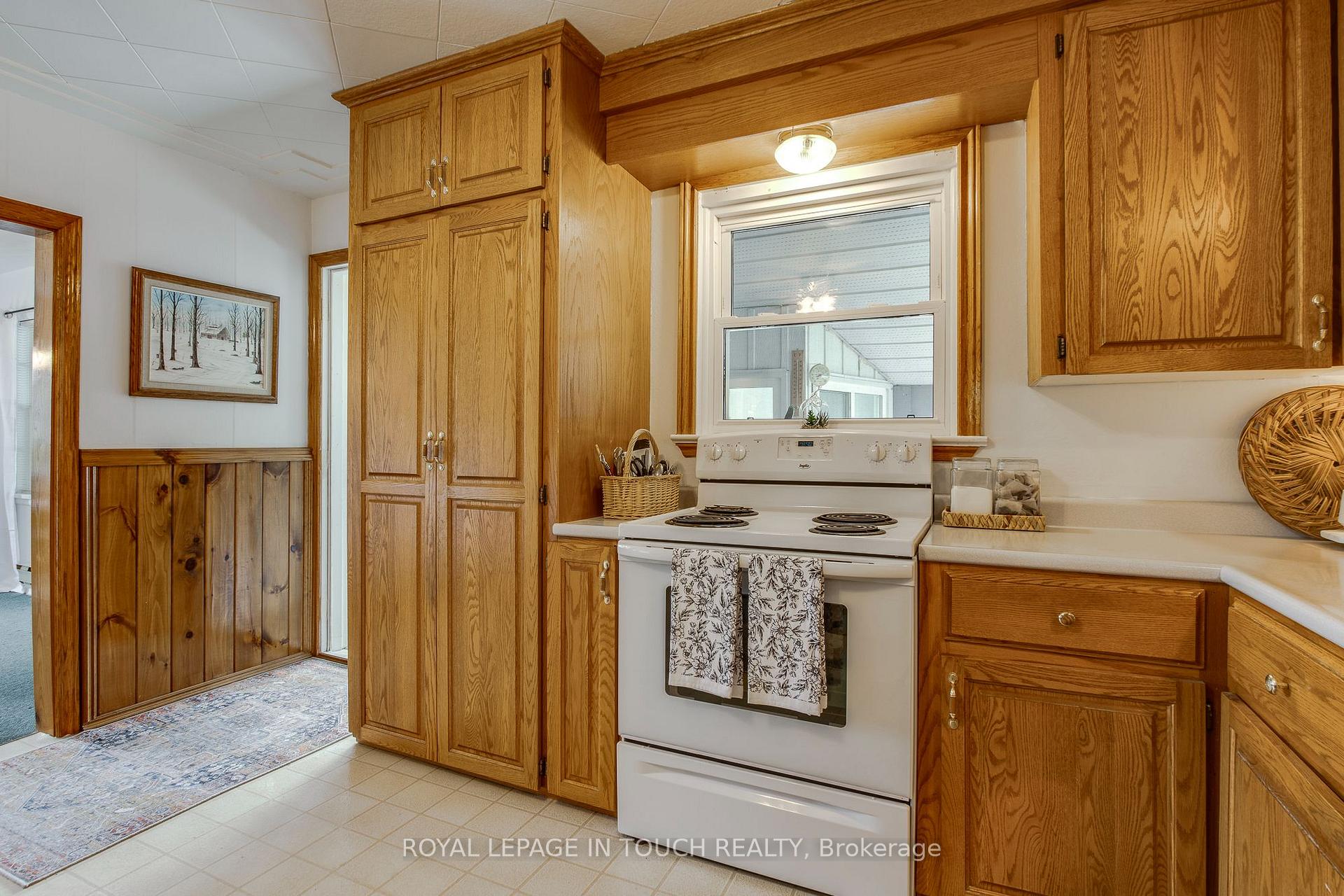Photo 3 of 17 Edward Street, Penetanguishene — HOMEH