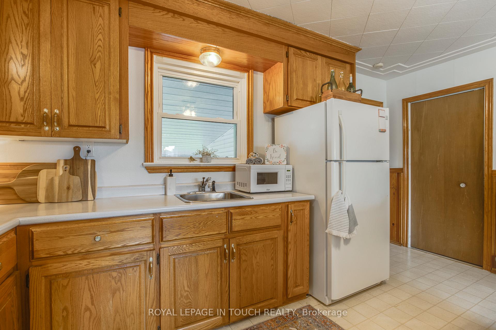 Photo 6 of 17 Edward Street, Penetanguishene — HOMEH