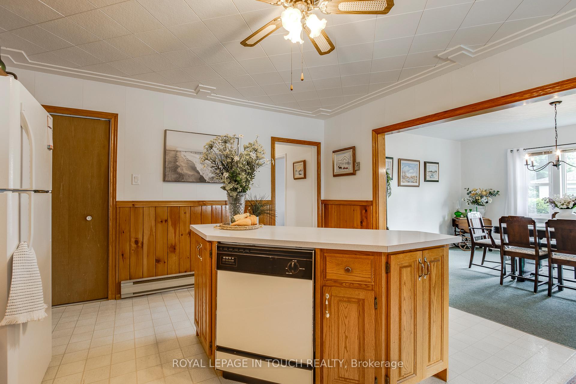 Photo 13 of 17 Edward Street, Penetanguishene — HOMEH